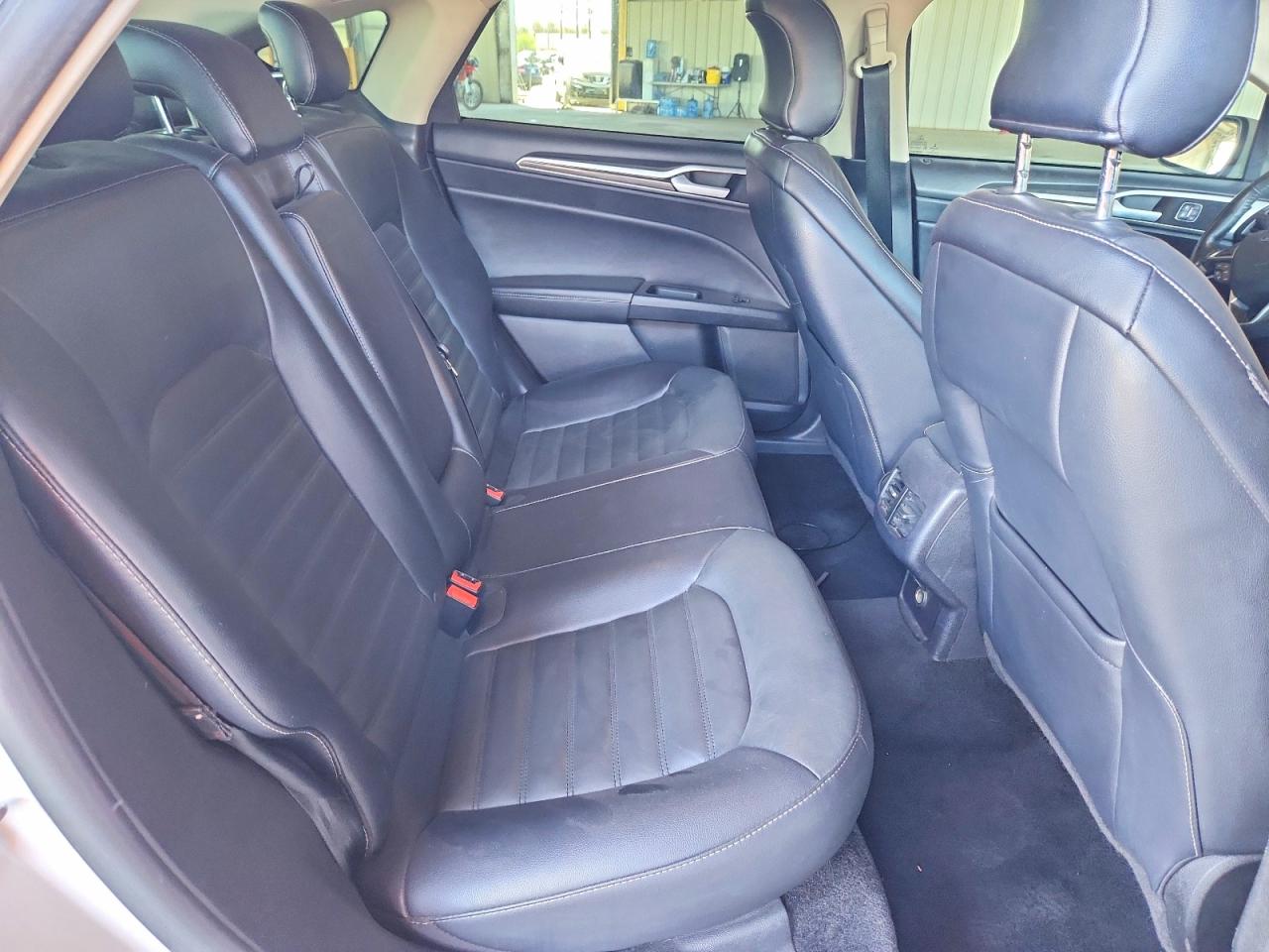 2018 Ford Fusion Se White vin: 3FA6P0HD4JR240799