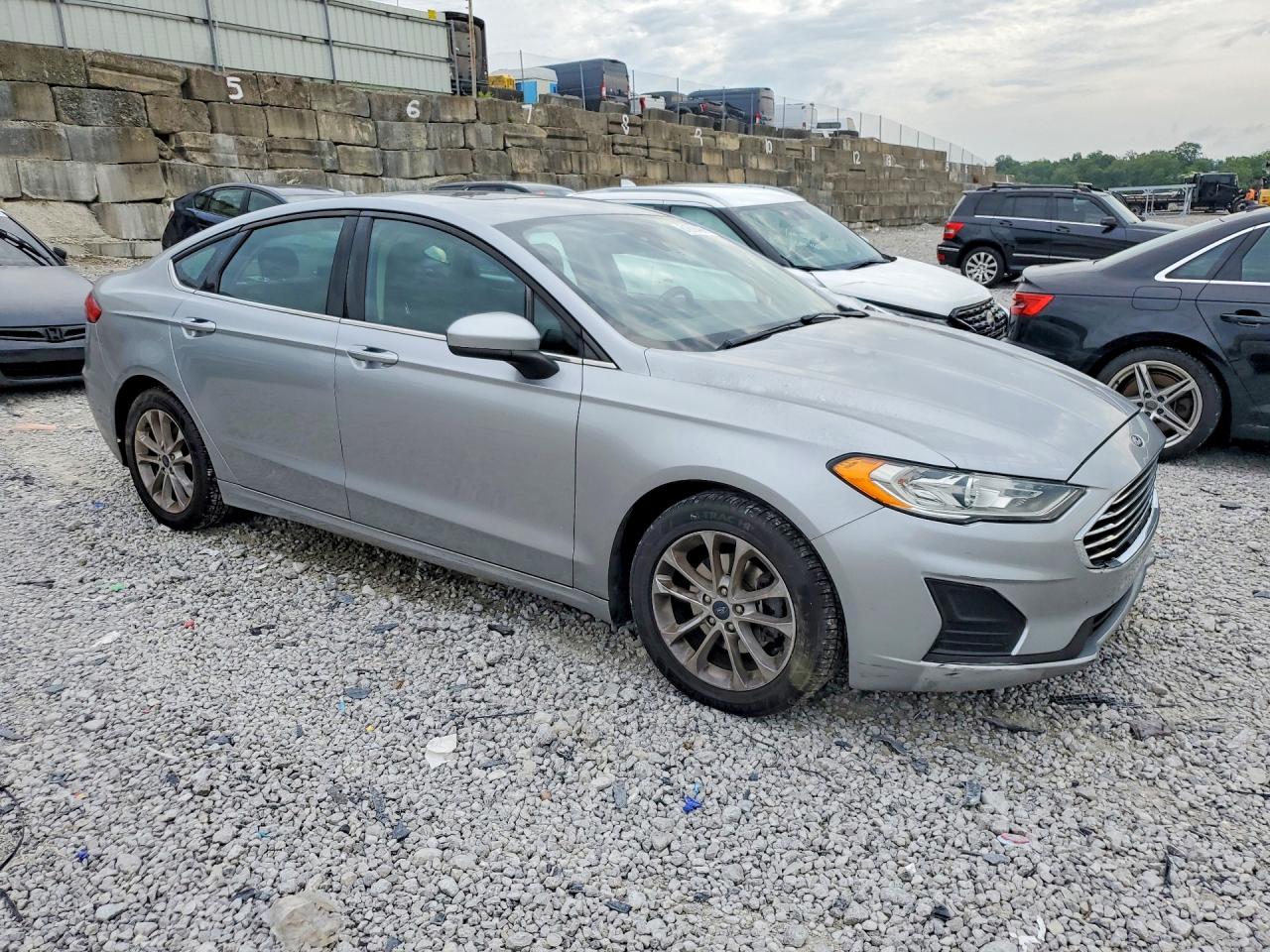 2020 Ford Fusion Se Серебряный vin: 3FA6P0HD4LR172569