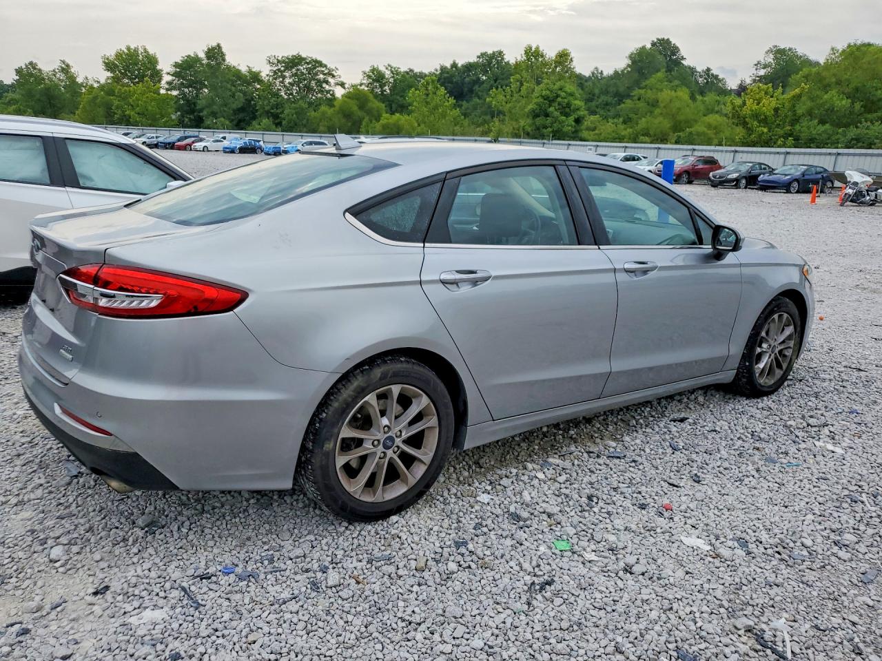 2020 Ford Fusion Se Серебряный vin: 3FA6P0HD4LR172569