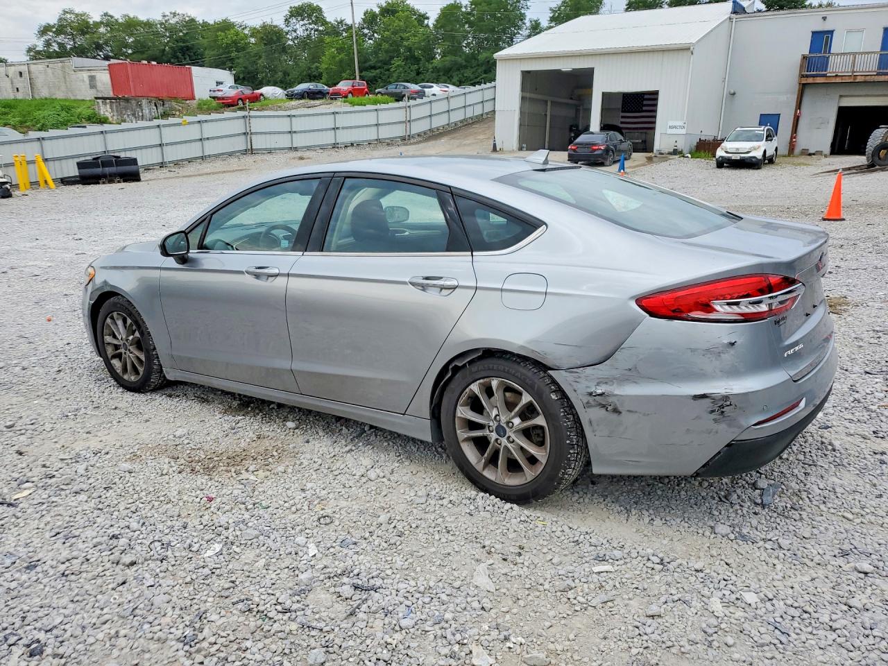 2020 Ford Fusion Se Серебряный vin: 3FA6P0HD4LR172569
