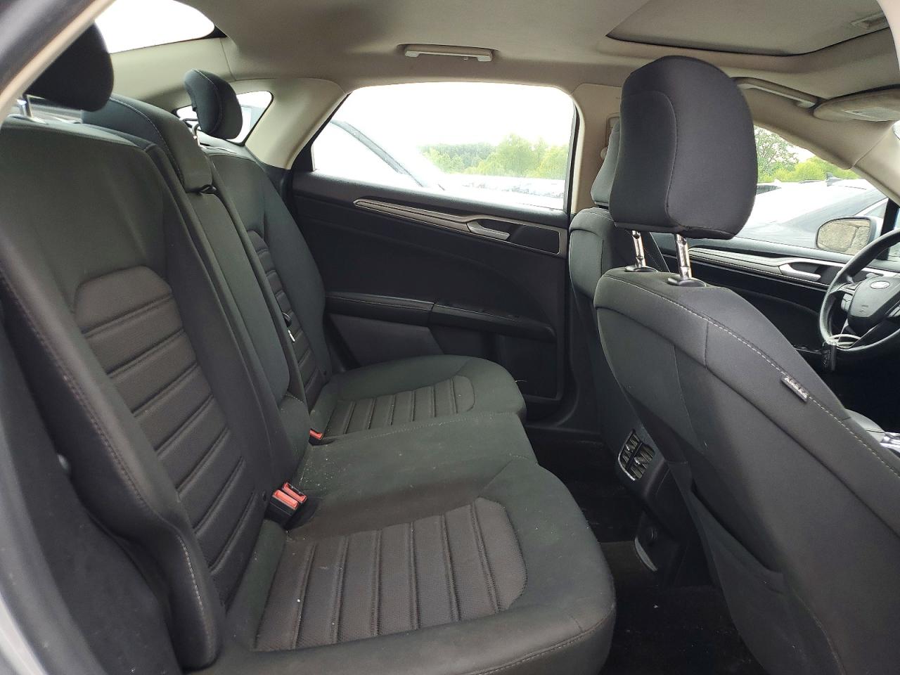 2020 Ford Fusion Se Серебряный vin: 3FA6P0HD4LR172569