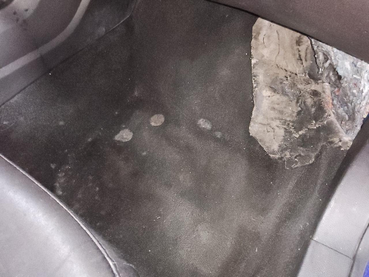 2014 Ford Fusion Se Blue vin: 3FA6P0HD5ER217117 Damage: Right Front Carpet, Worn, Replacement Required