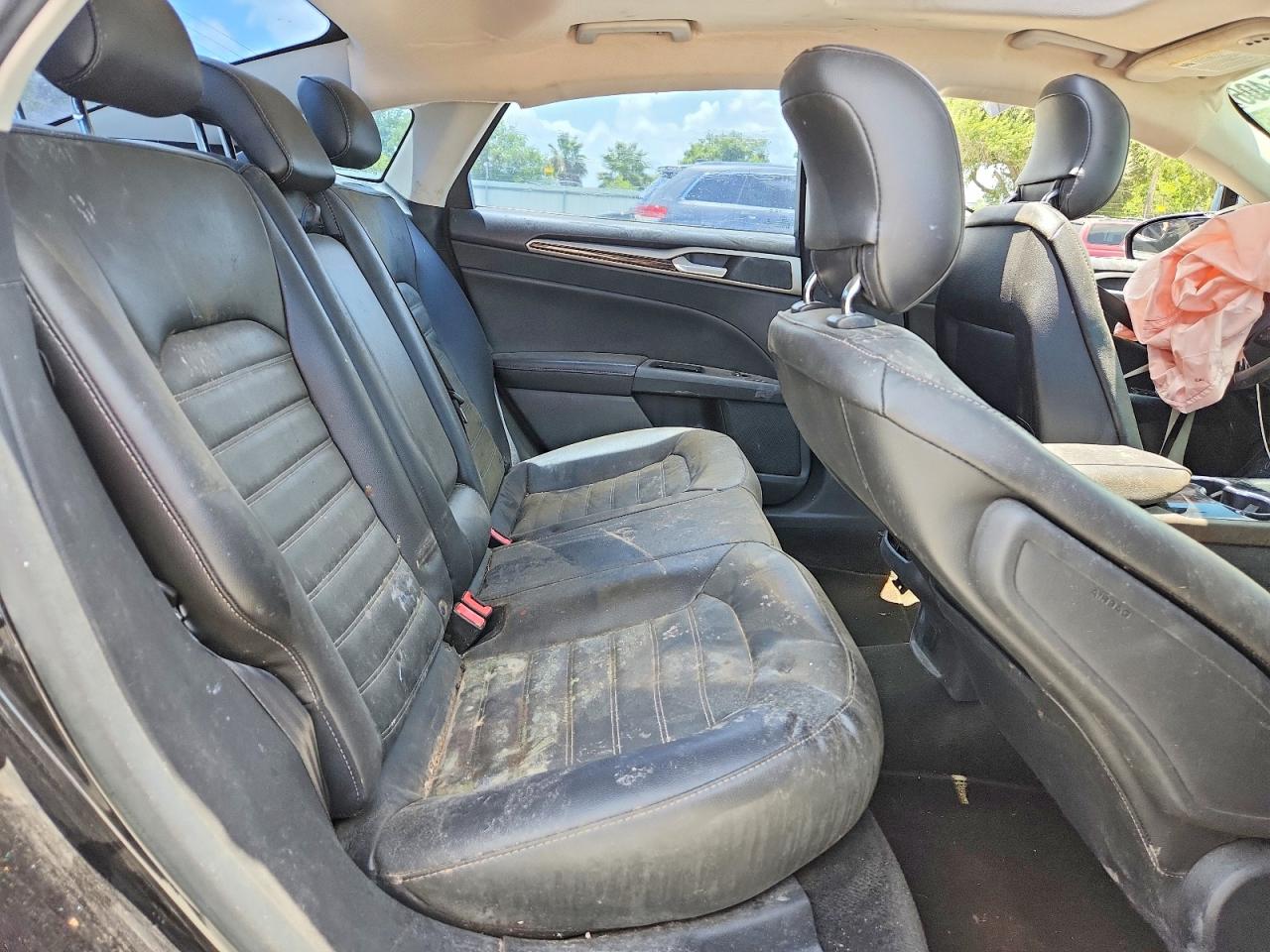 2015 Ford Fusion Se Black vin: 3FA6P0HD5FR130044