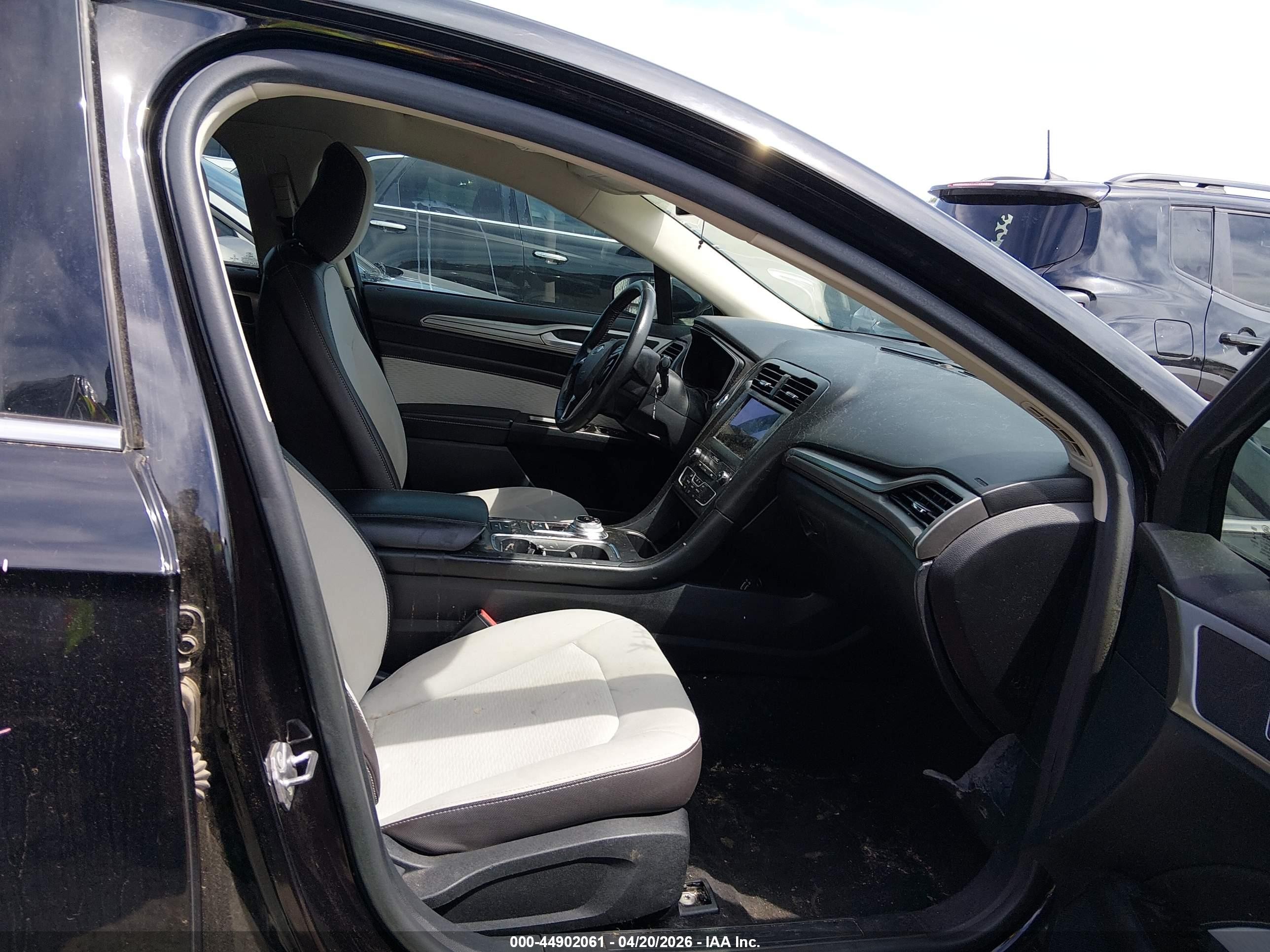 2020 Ford Fusion Se Black vin: 3FA6P0HD5LR110937