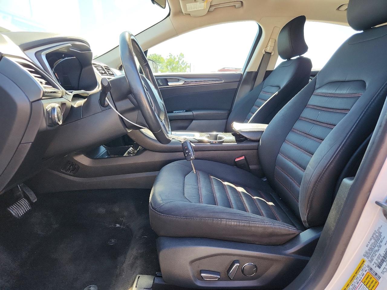 2015 Ford Fusion Se Белый vin: 3FA6P0HD6FR290563