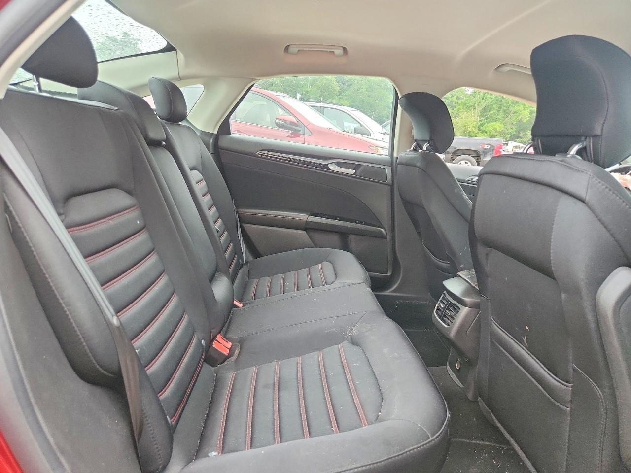 2014 Ford Fusion Se Red vin: 3FA6P0HD7ER198022