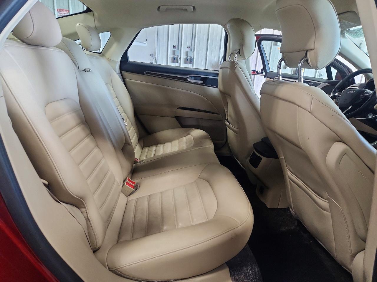 2014 Ford Fusion Se Red vin: 3FA6P0HD7ER231844