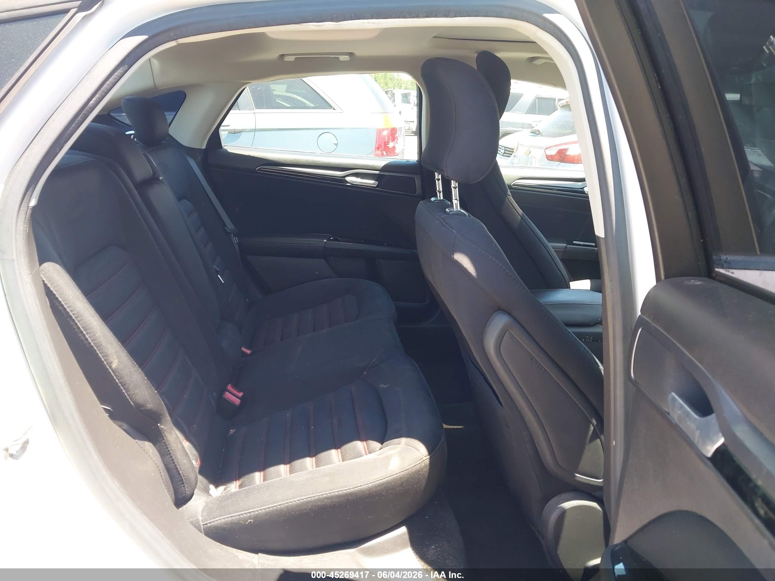 2015 Ford Fusion Se Белый vin: 3FA6P0HD7FR232851