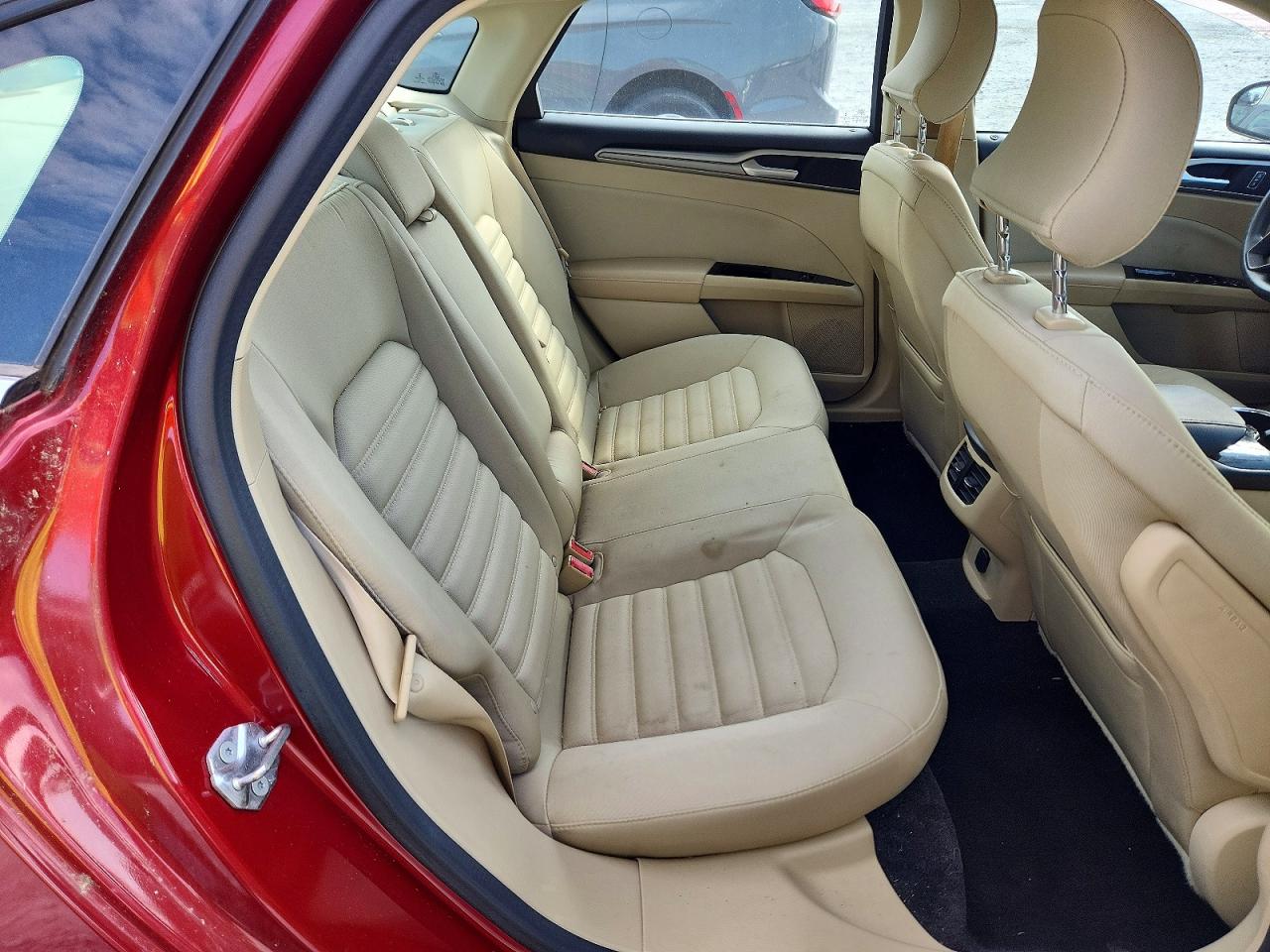 2015 Ford Fusion Se Красный vin: 3FA6P0HD7FR234275