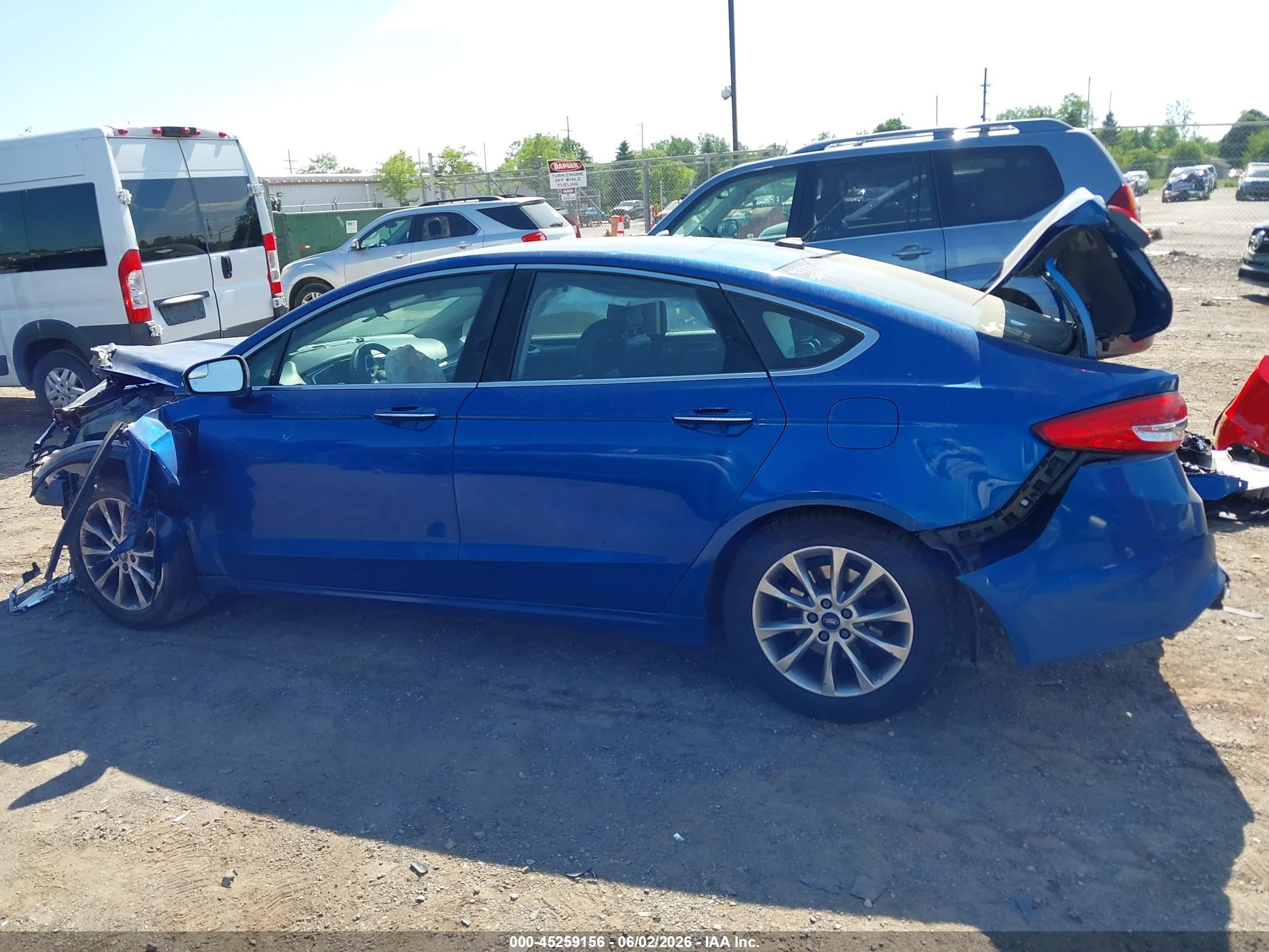 2017 Ford Fusion Se Синий vin: 3FA6P0HD7HR194377