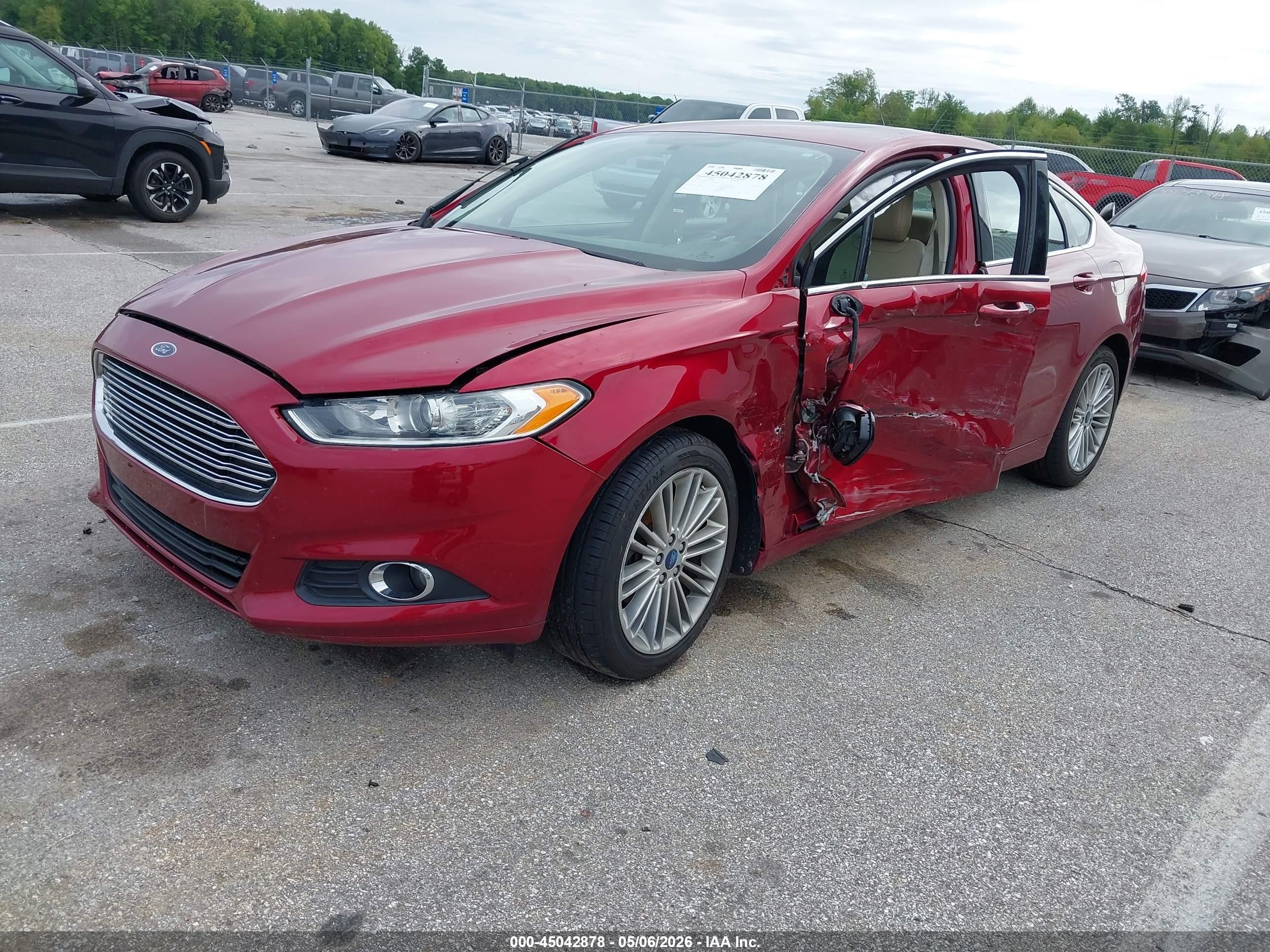 2014 Ford Fusion Se Red vin: 3FA6P0HD8ER135169
