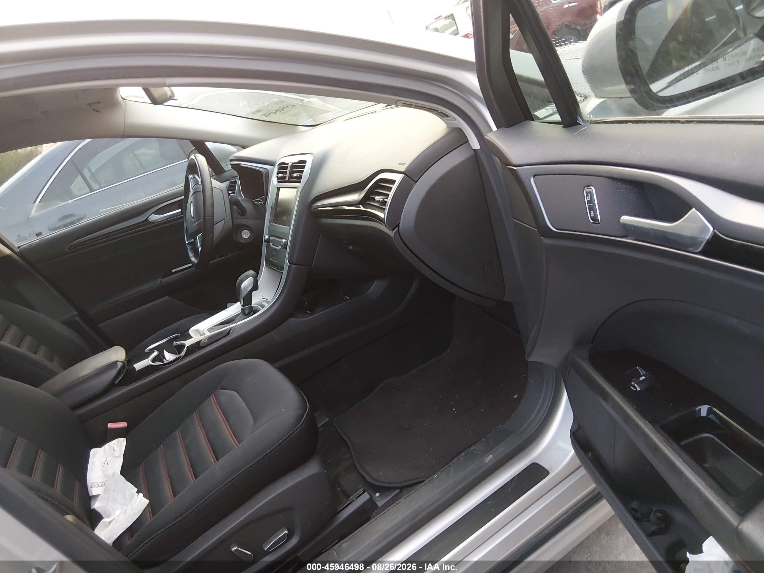 2015 Ford Fusion Se Серебряный vin: 3FA6P0HD8FR233653