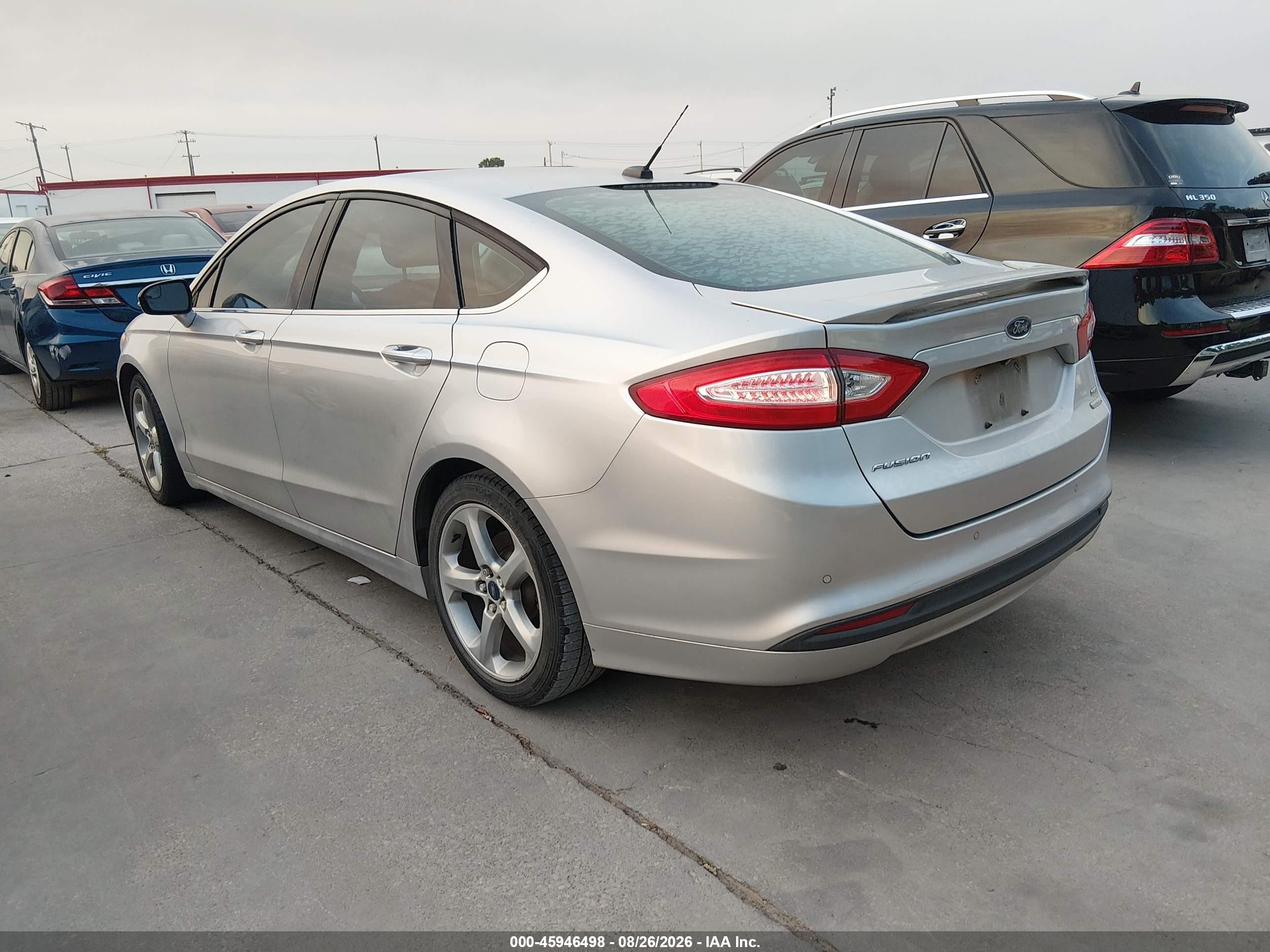 2015 Ford Fusion Se Серебряный vin: 3FA6P0HD8FR233653