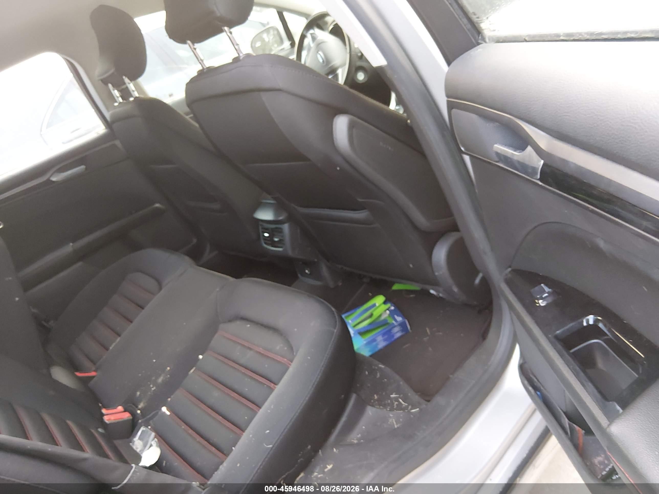 2015 Ford Fusion Se Серебряный vin: 3FA6P0HD8FR233653