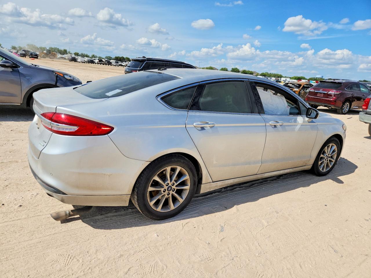 2017 Ford Fusion Se Серебряный vin: 3FA6P0HD8HR123012