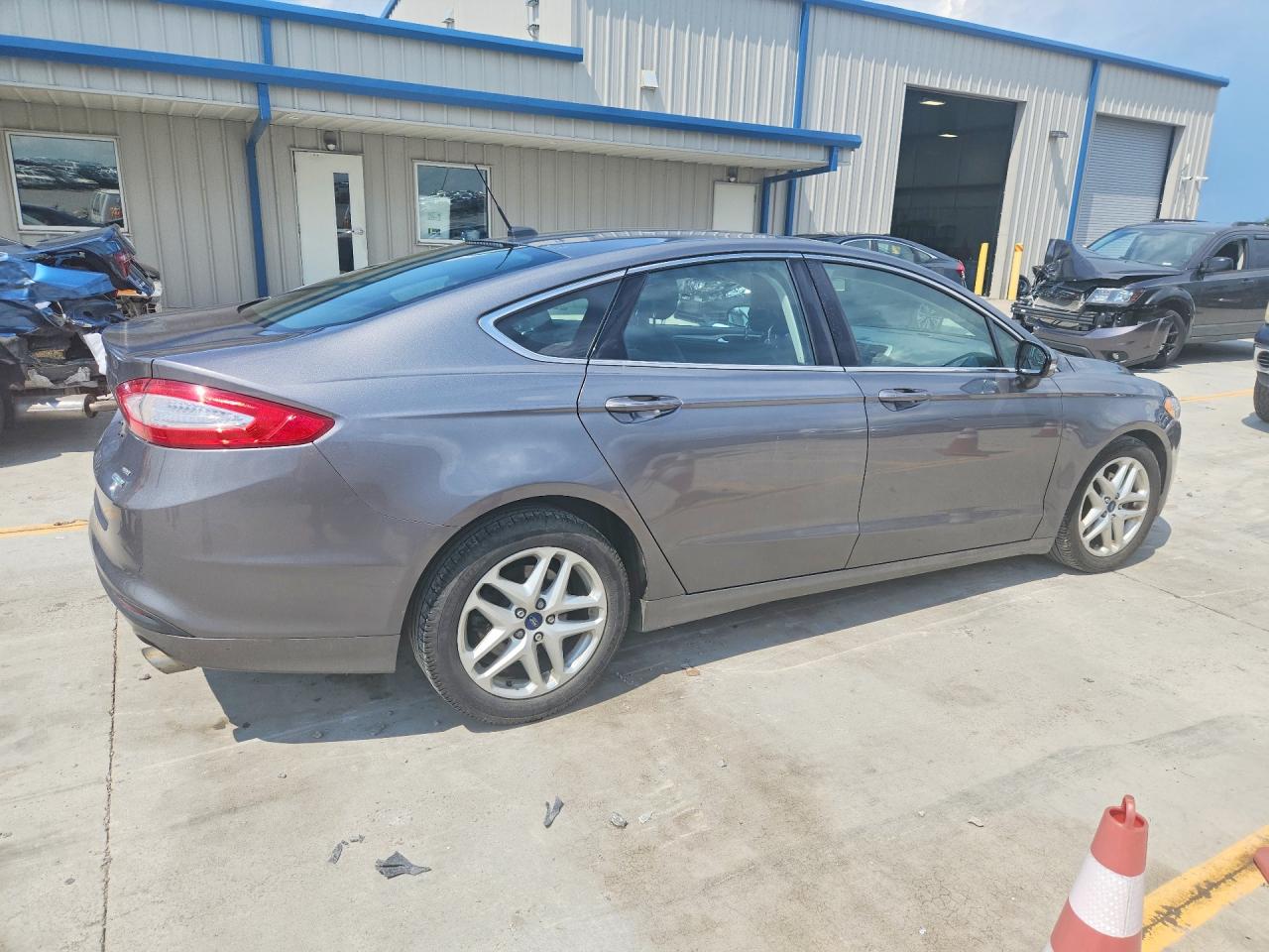 2014 Ford Fusion Se Серебряный vin: 3FA6P0HD9ER390171