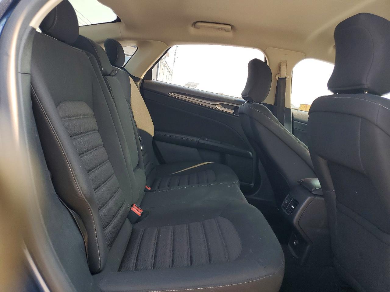 2018 Ford Fusion Se Blue vin: 3FA6P0HD9JR144523