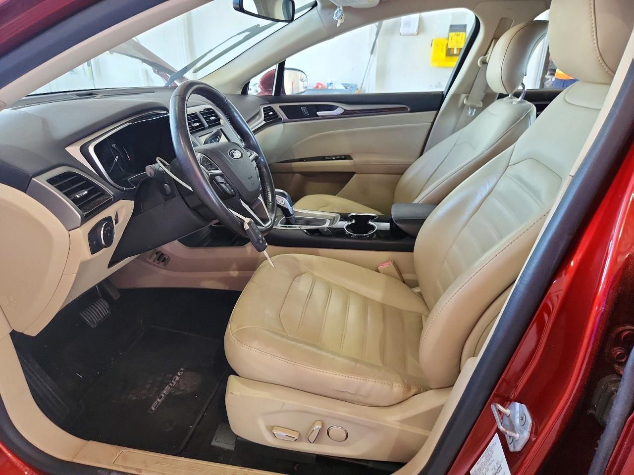 2014 Ford Fusion Se Red vin: 3FA6P0HDXER173518
