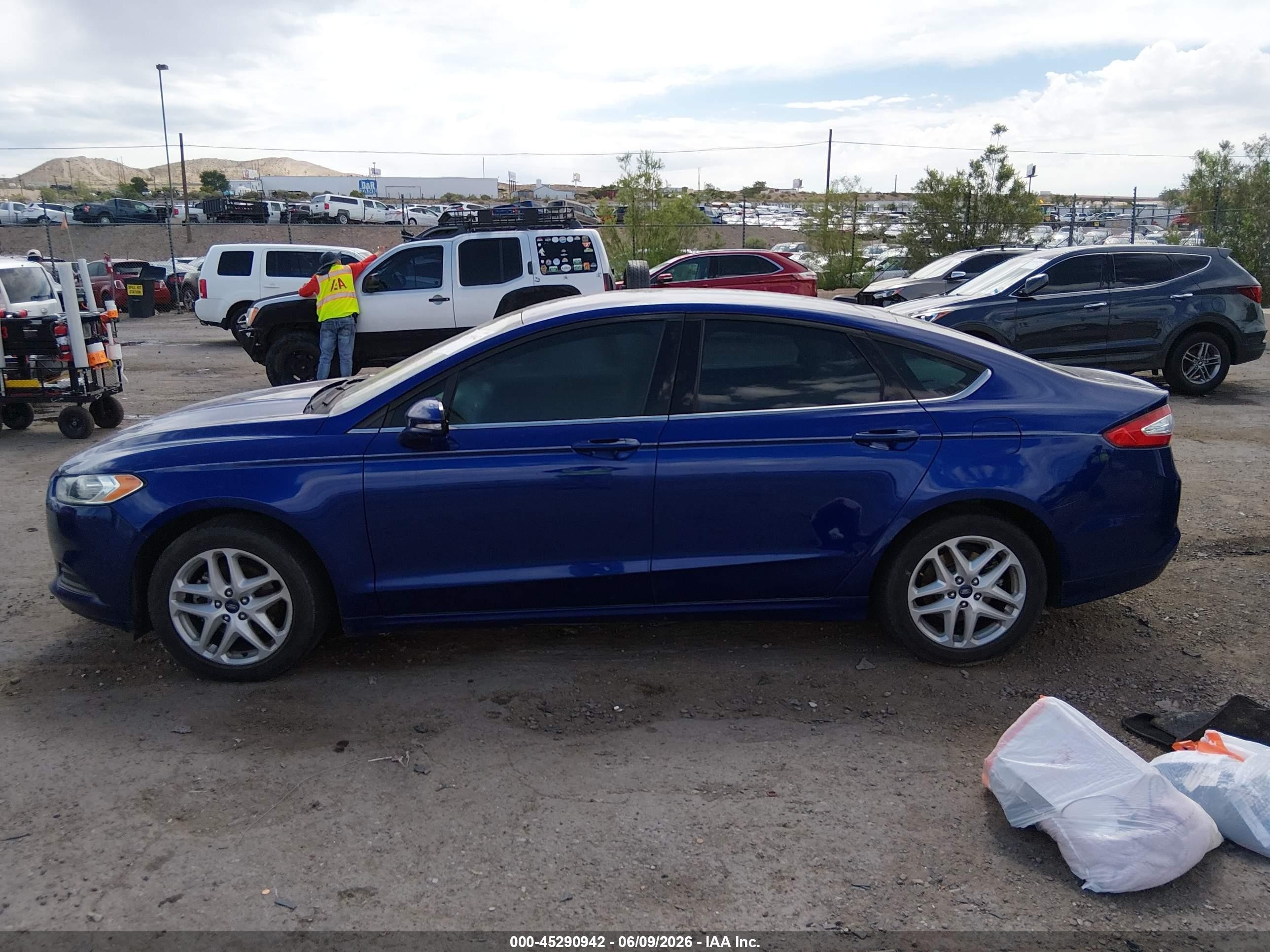 2014 Ford Fusion Se Синий vin: 3FA6P0HDXER195017
