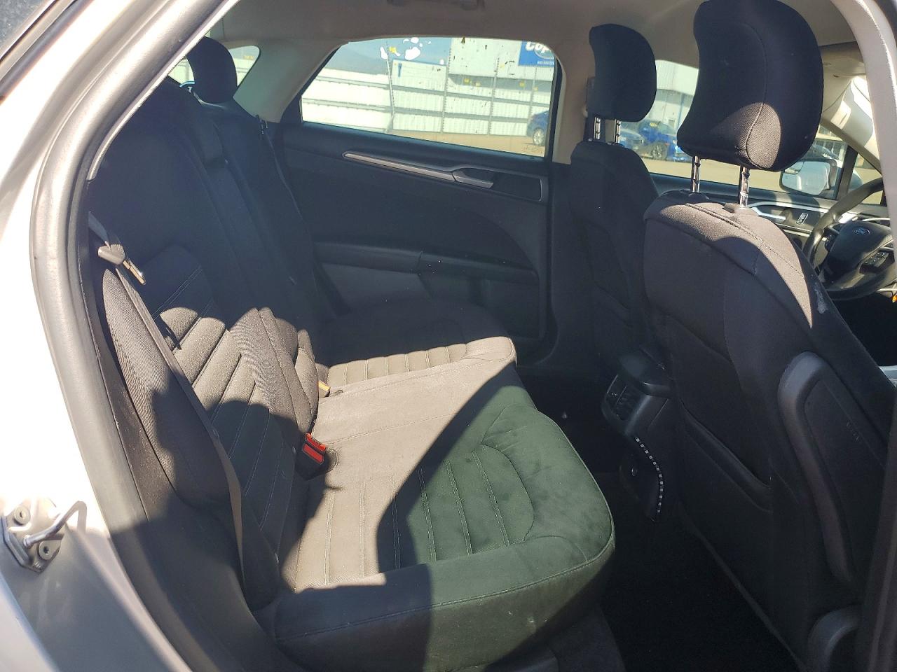 2015 Ford Fusion Se Серебряный vin: 3FA6P0HDXFR194502