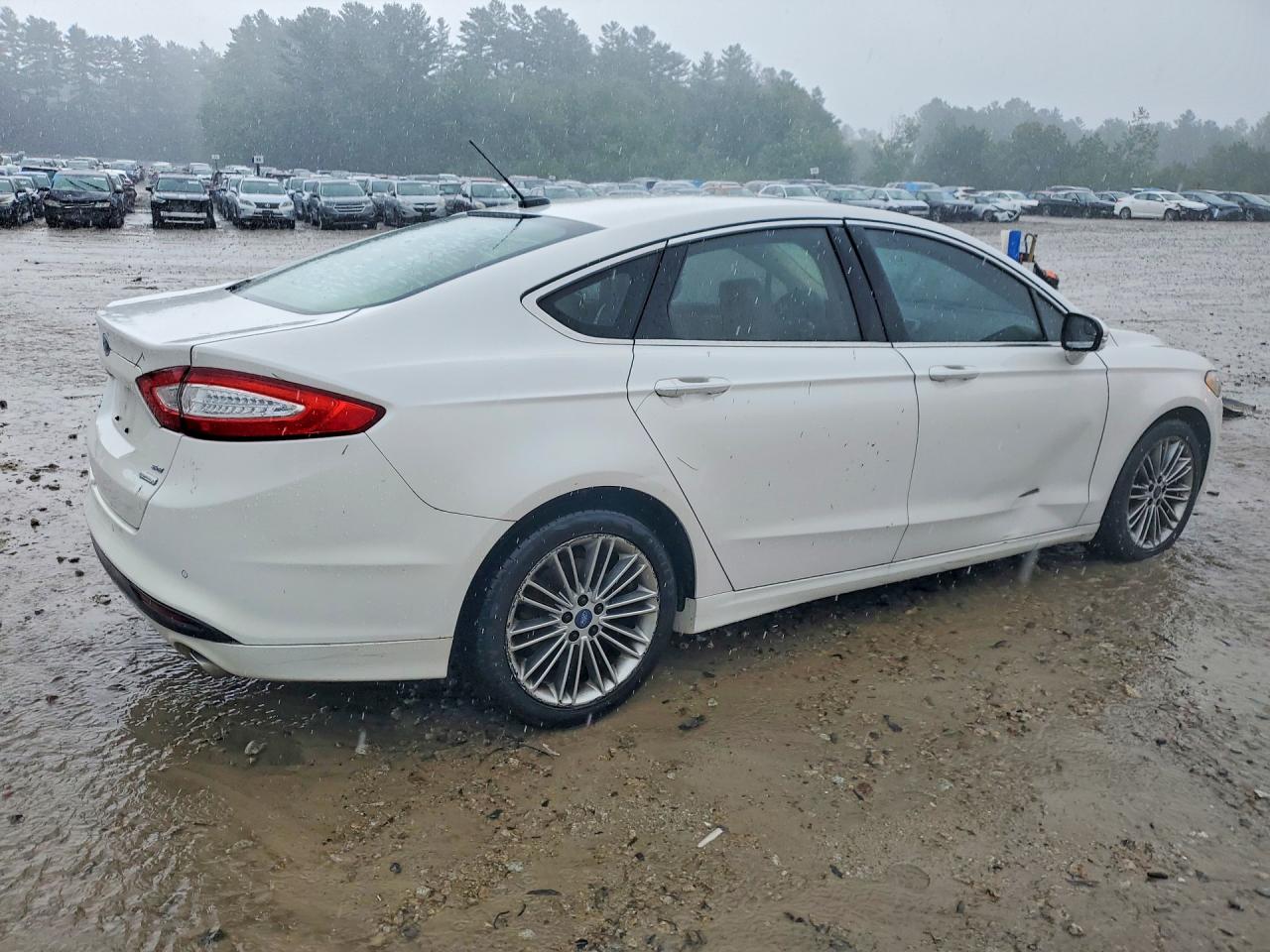 2013 Ford Fusion Se Белый vin: 3FA6P0HR2DR337905