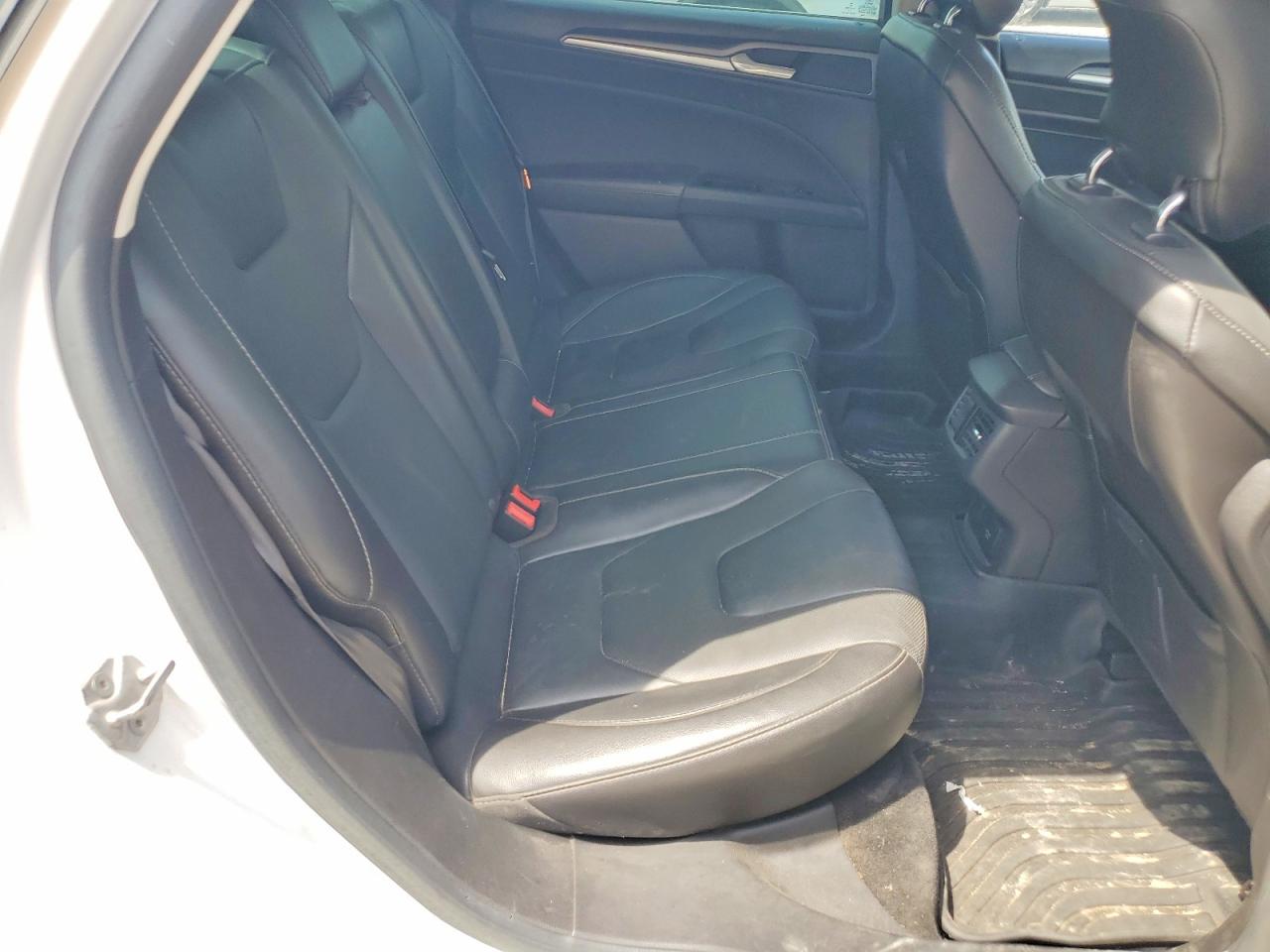 2014 Ford Fusion Titanium White vin: 3FA6P0K91ER133655