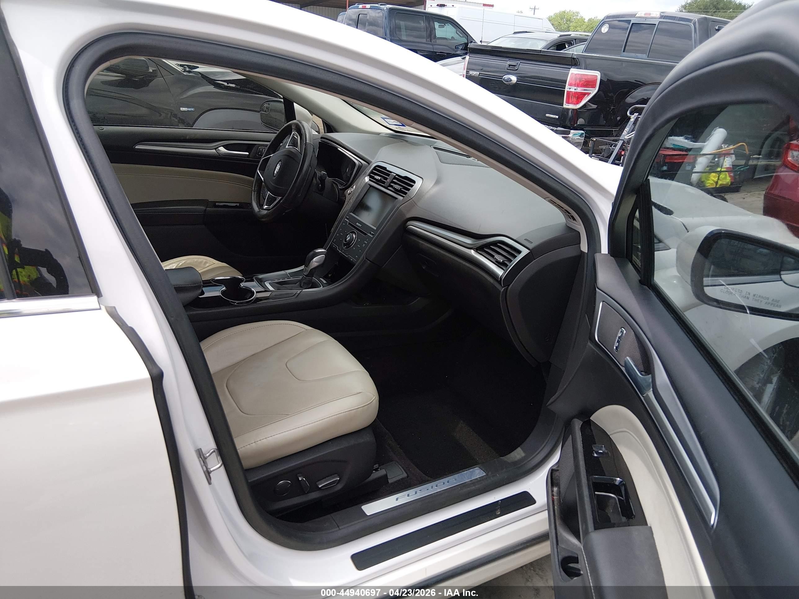 2014 Ford Fusion Titanium Белый vin: 3FA6P0K91ER283510