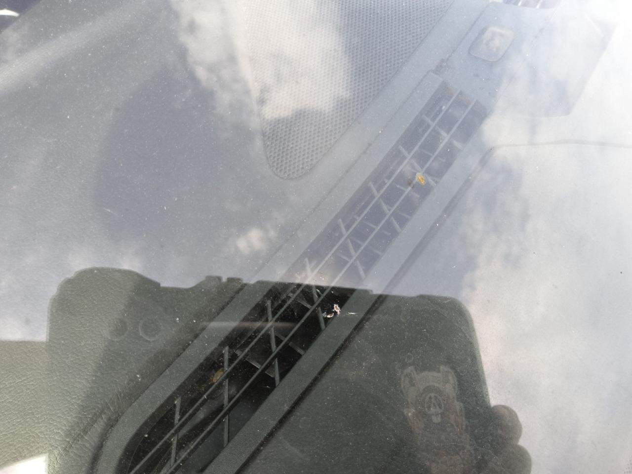 2013 Ford Fusion Titanium Серебряный vin: 3FA6P0K92DR138345 Damage: Windshield, Cracked, 1/8 To 1/2 Inch