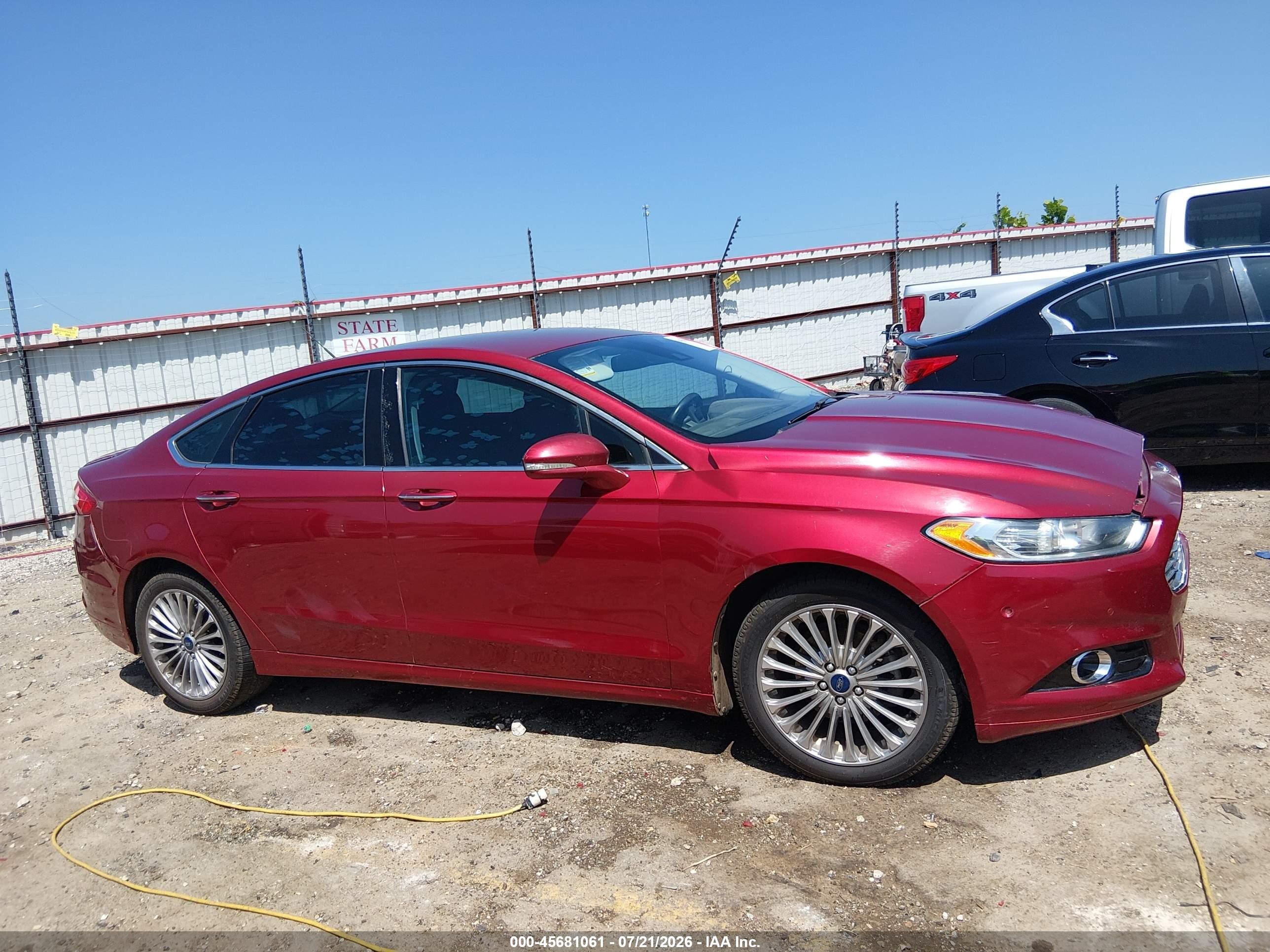 2014 Ford Fusion Titanium Красный vin: 3FA6P0K92ER170357