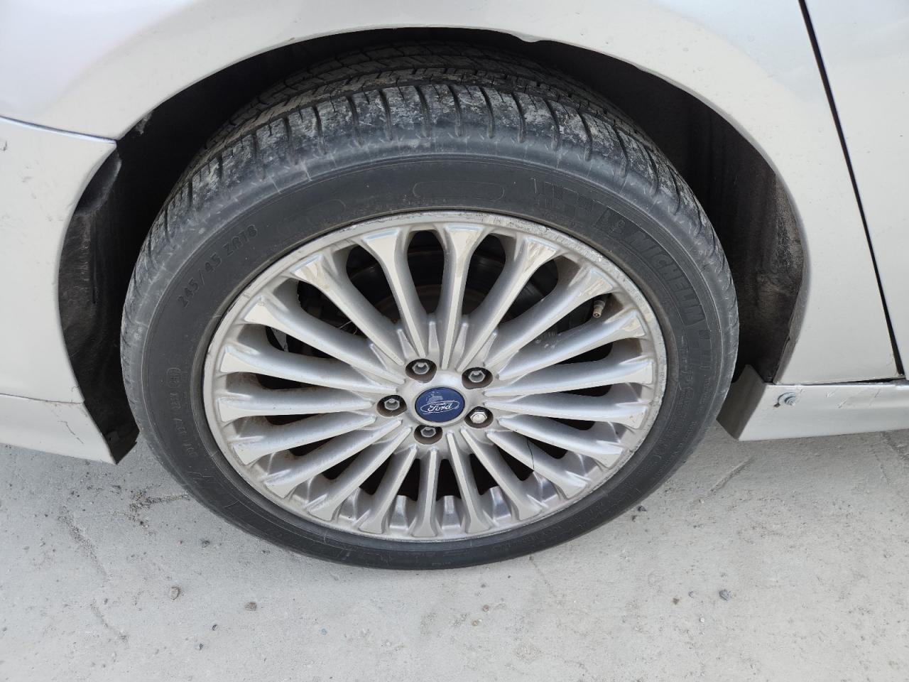 2015 Ford Fusion Titanium Серебряный vin: 3FA6P0K92FR152314 Damage: Right Rear Wheel, Curb Rash, > 12 Inches