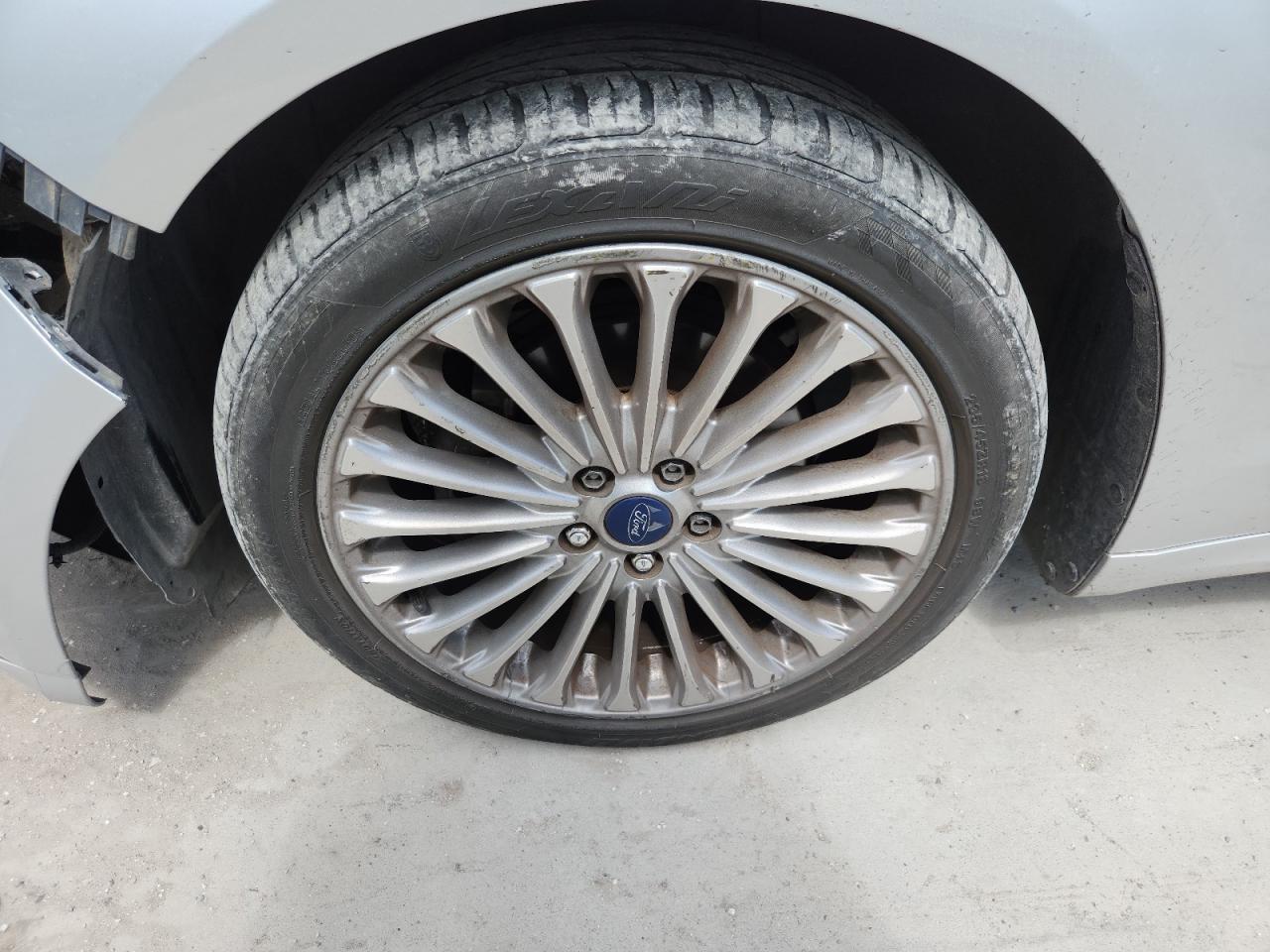 2015 Ford Fusion Titanium Серебряный vin: 3FA6P0K92FR152314 Damage: Left Front Wheel, Curb Rash, > 12 Inches
