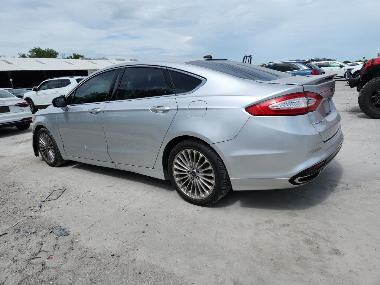 2015 Ford Fusion Titanium Серебряный vin: 3FA6P0K92FR152314 Damage: Left Rear Door, Dent(S) W/ Paint Dmg, 1/8 To 1/2 Inch