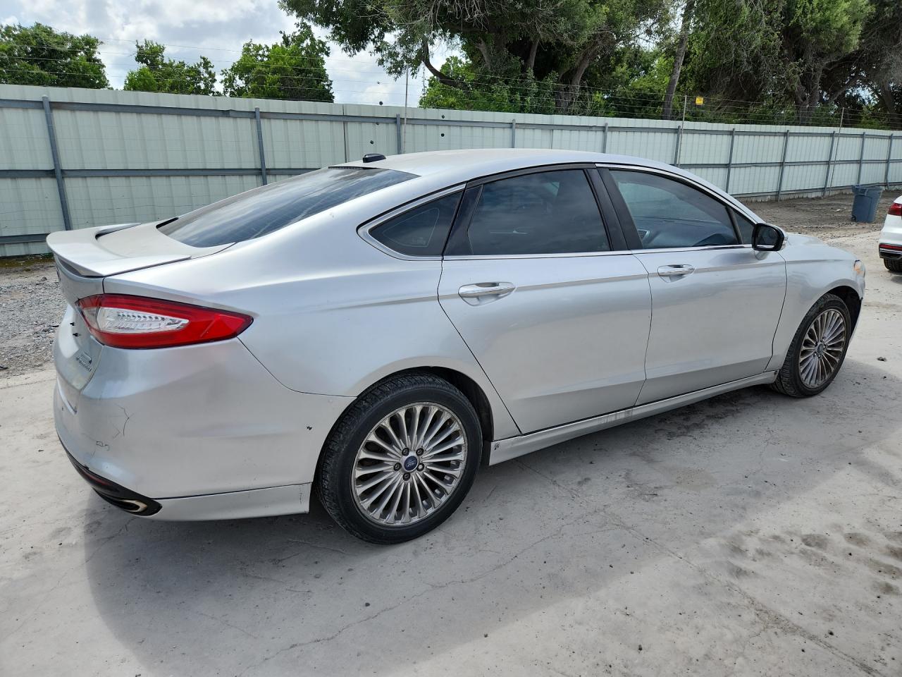 2015 Ford Fusion Titanium Серебряный vin: 3FA6P0K92FR152314 Damage: Right Drip Rail, Heavy Scratch, 1/2 To 1 Inch