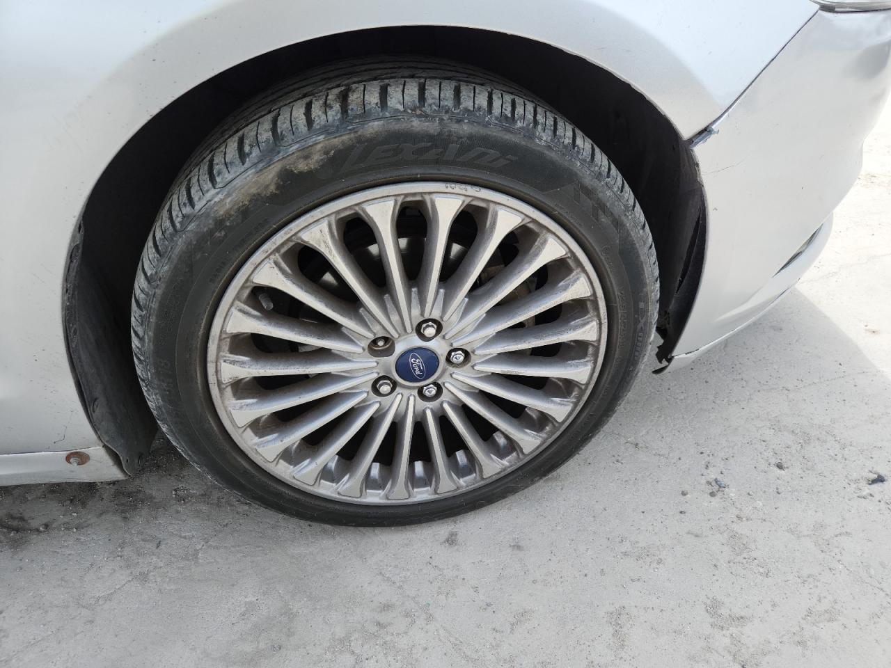 2015 Ford Fusion Titanium Серебряный vin: 3FA6P0K92FR152314 Damage: Right Front Wheel, Curb Rash, 6 To 7 Inches