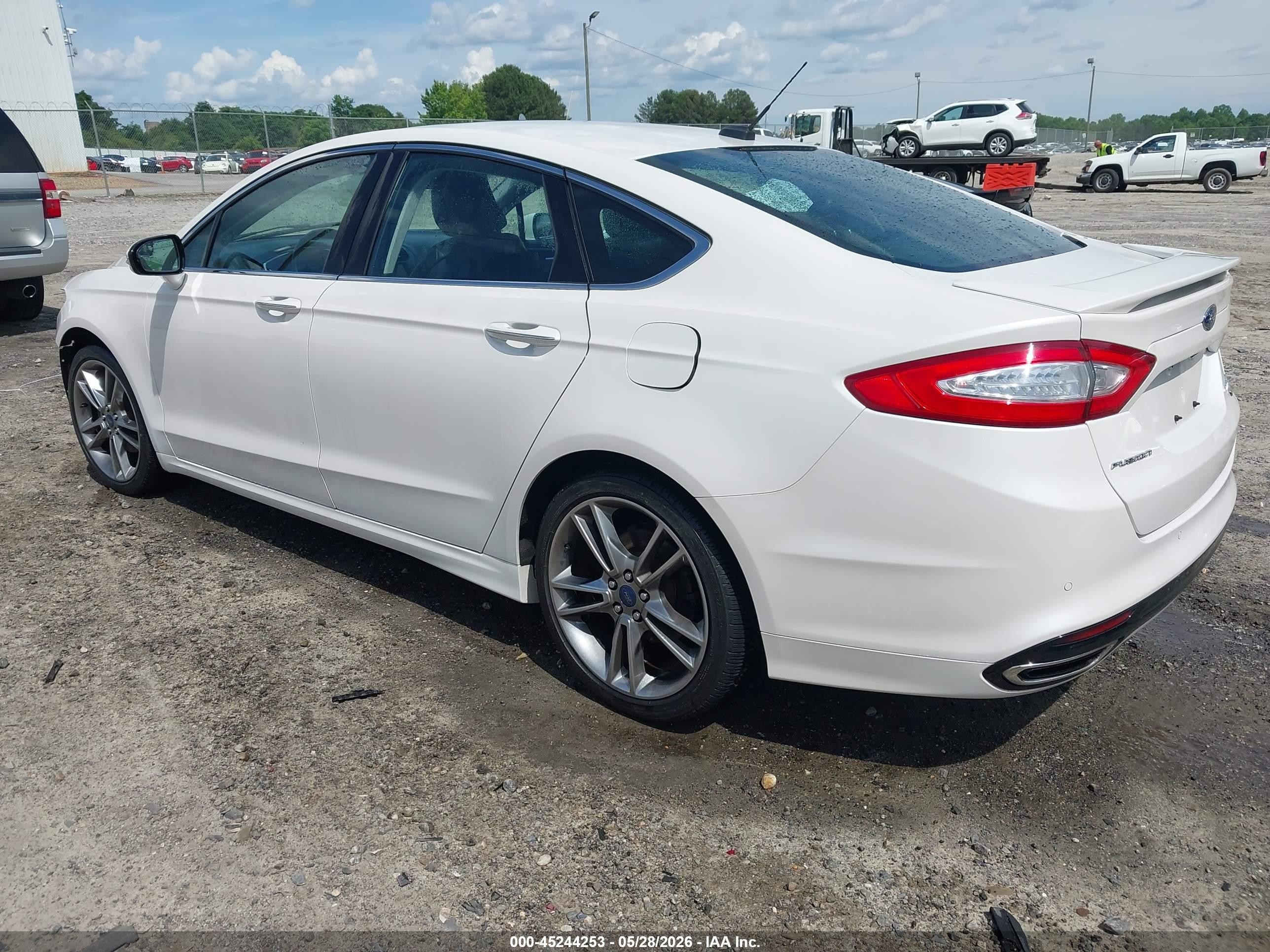 2015 Ford Fusion Titanium Белый vin: 3FA6P0K92FR250727