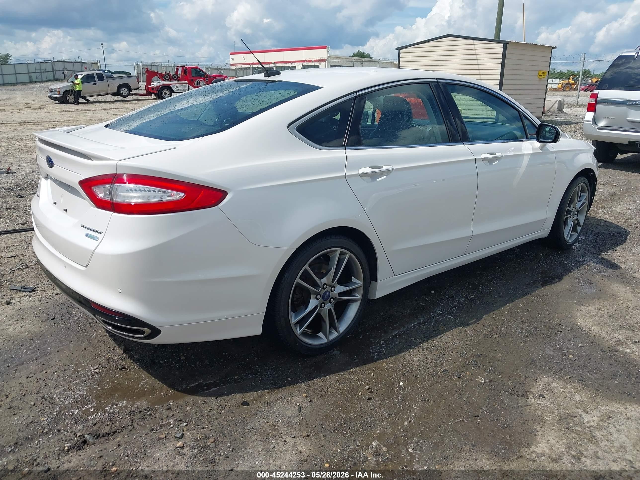2015 Ford Fusion Titanium Белый vin: 3FA6P0K92FR250727