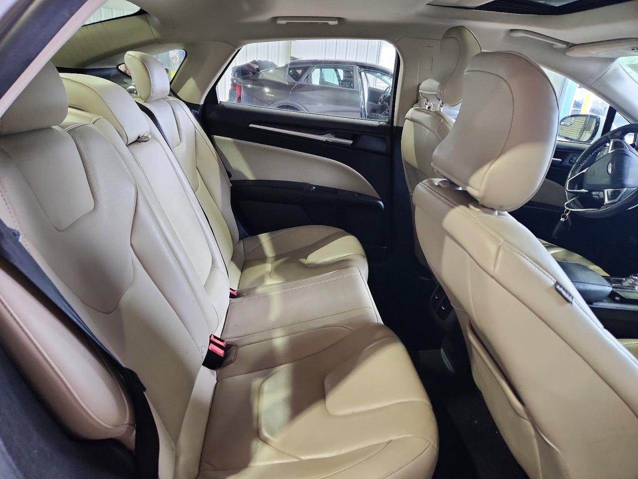 2017 Ford Fusion Titanium White vin: 3FA6P0K93HR131409