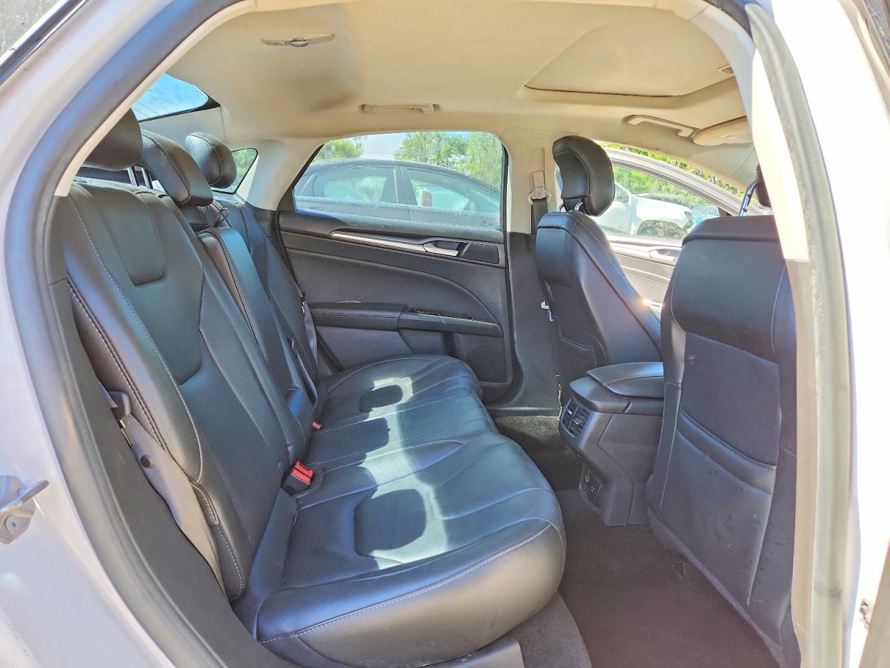 2014 Ford Fusion Titanium Белый vin: 3FA6P0K96ER327114