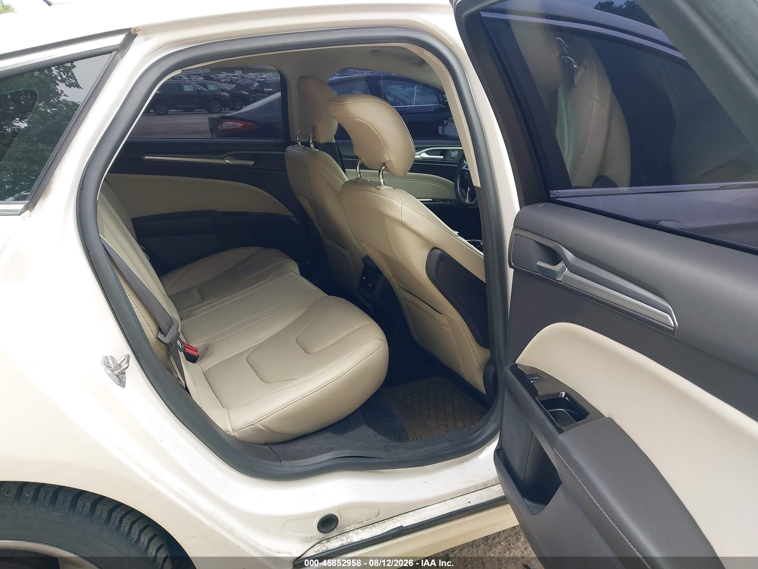 2014 Ford Fusion Titanium Белый vin: 3FA6P0K96ER390147