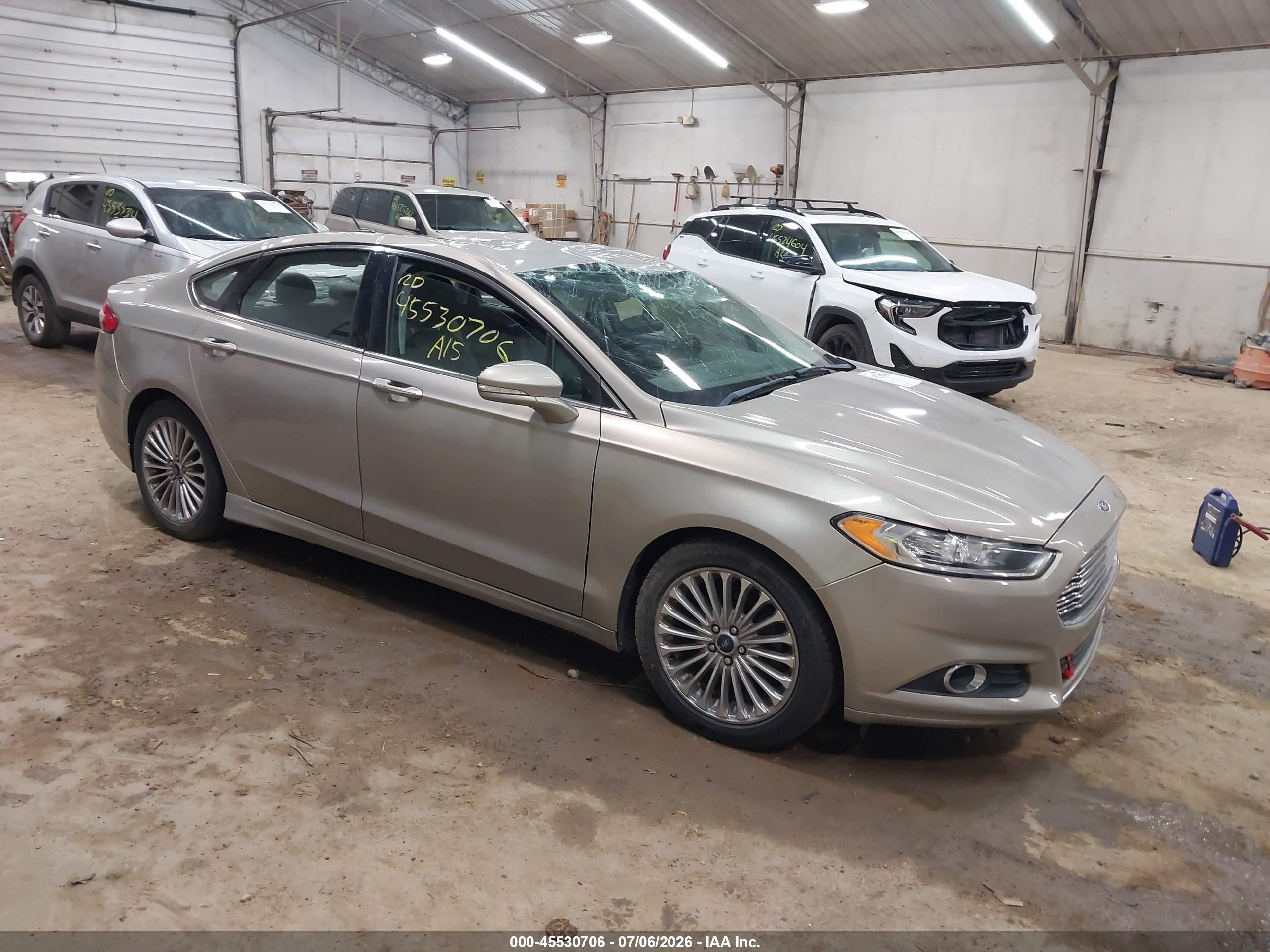 2015 Ford Fusion Titanium Золотой vin: 3FA6P0K96FR204060