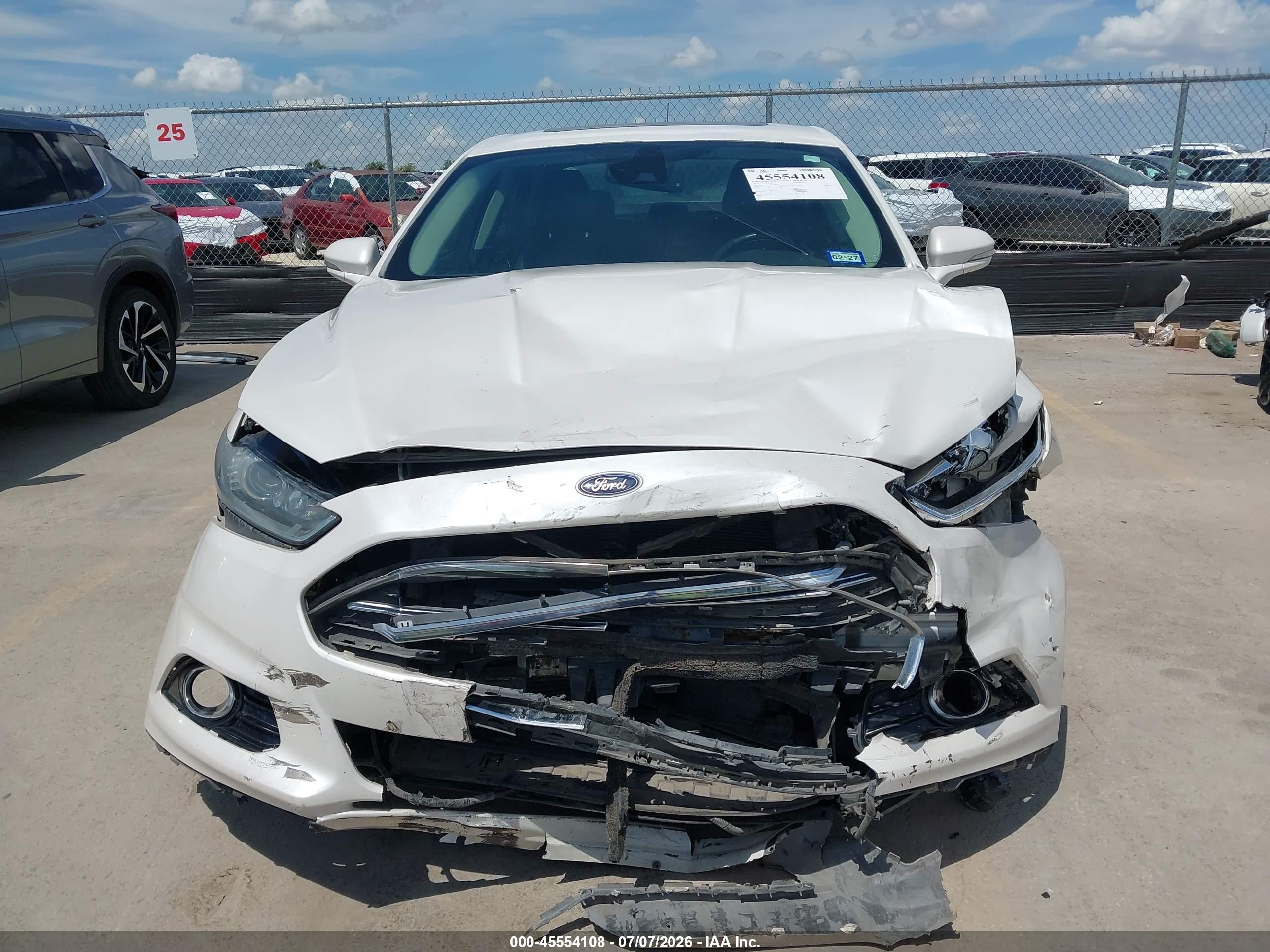 2013 Ford Fusion Titanium Белый vin: 3FA6P0K97DR303872
