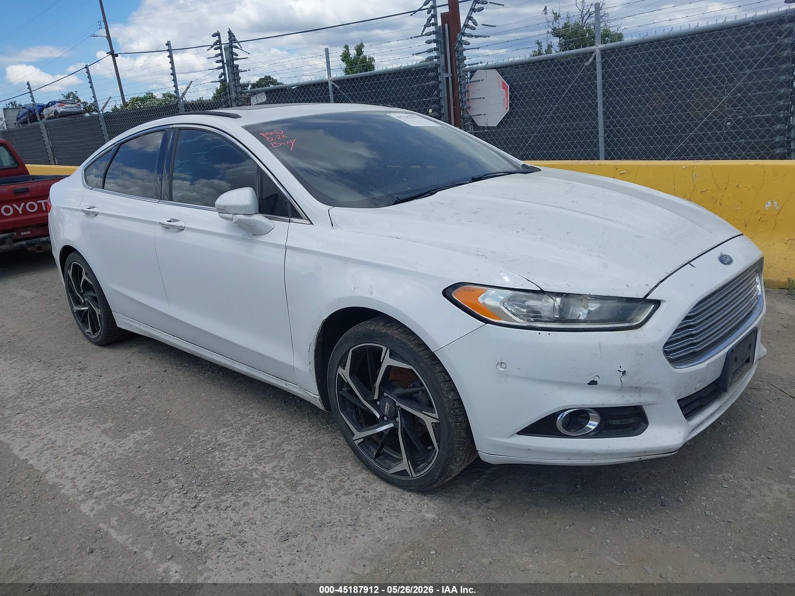 2013 Ford Fusion Titanium White vin: 3FA6P0K98DR127558