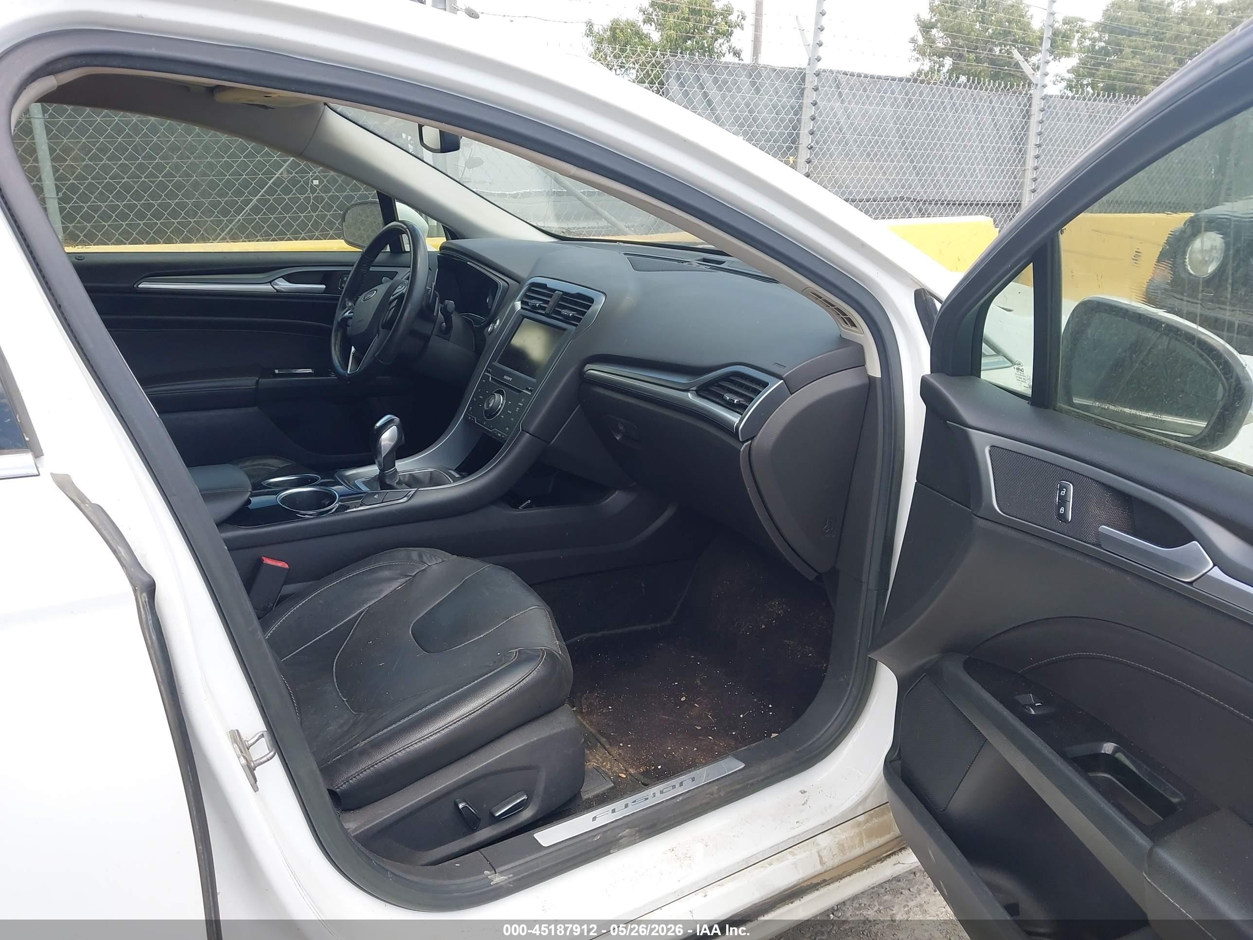 2013 Ford Fusion Titanium White vin: 3FA6P0K98DR127558
