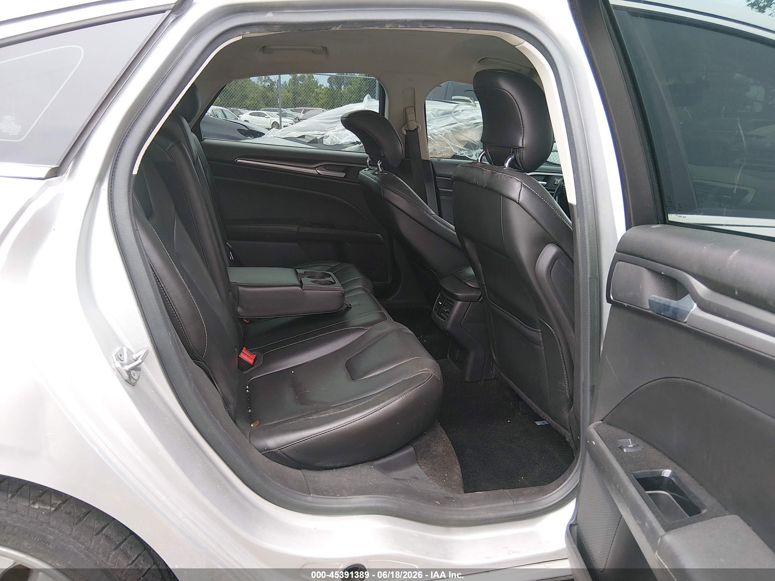 2015 Ford Fusion Titanium Серебряный vin: 3FA6P0K98FR152897