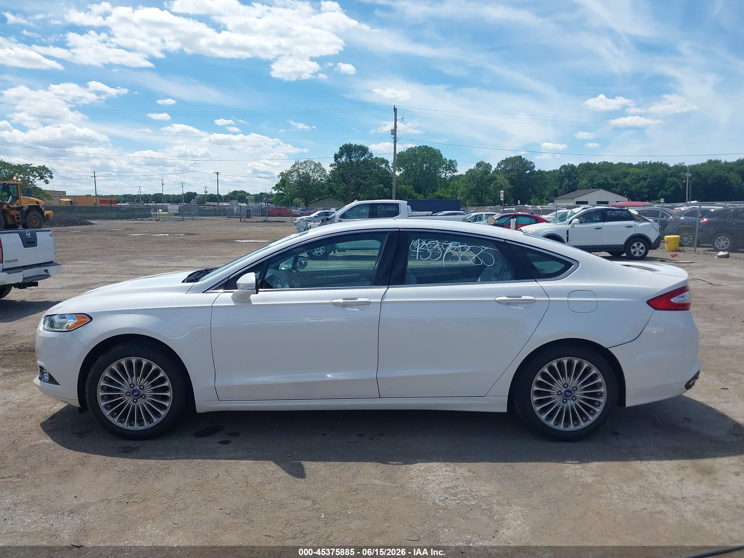 2014 Ford Fusion Titanium Белый vin: 3FA6P0K99ER212684