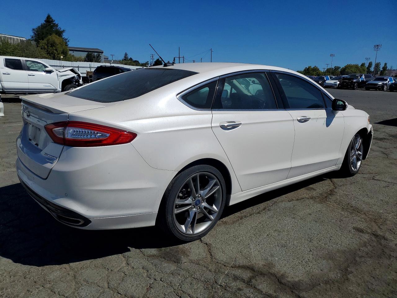 2013 Ford Fusion Titanium White vin: 3FA6P0K9XDR192914
