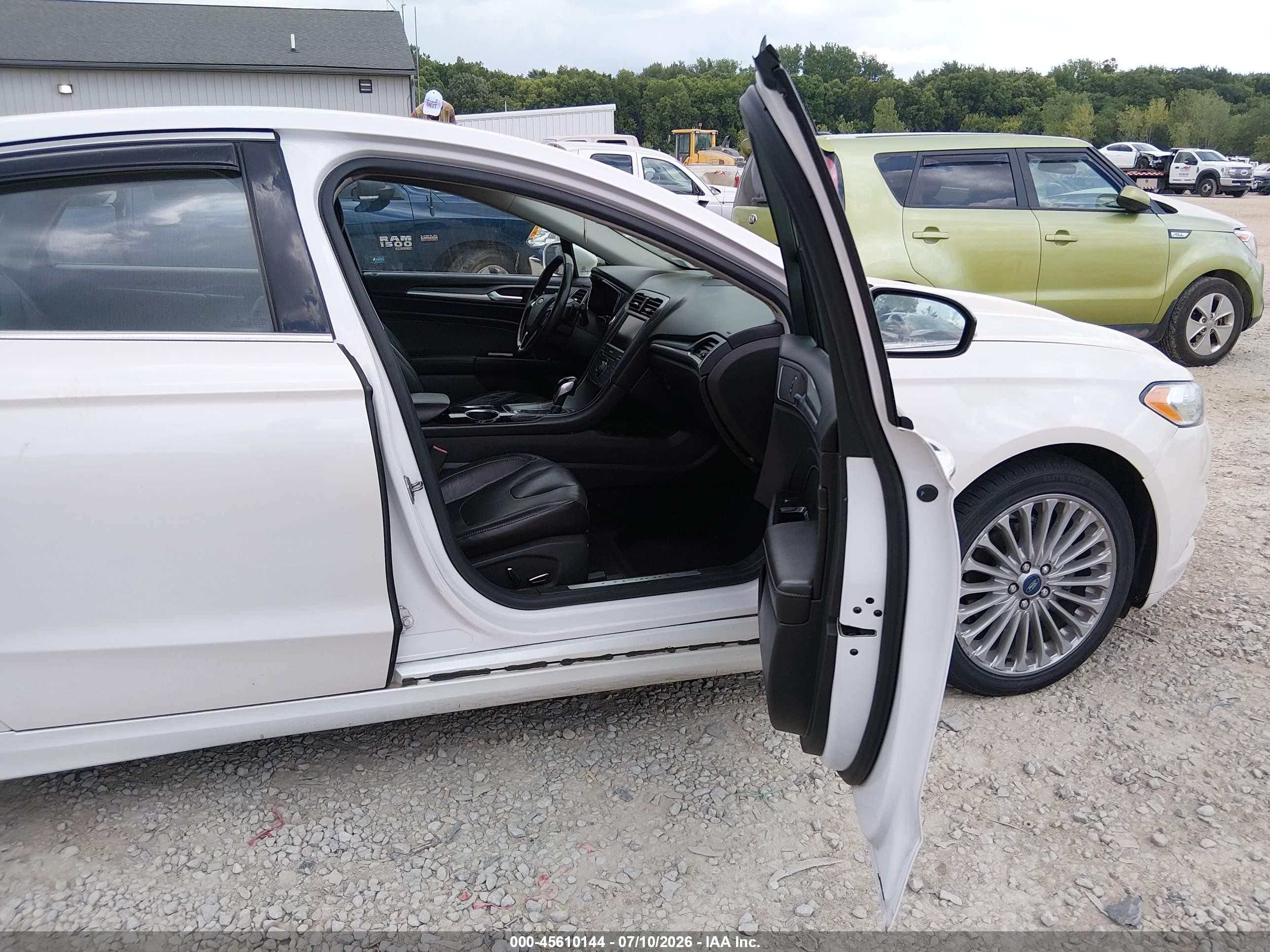 2013 Ford Fusion Titanium White vin: 3FA6P0K9XDR240024