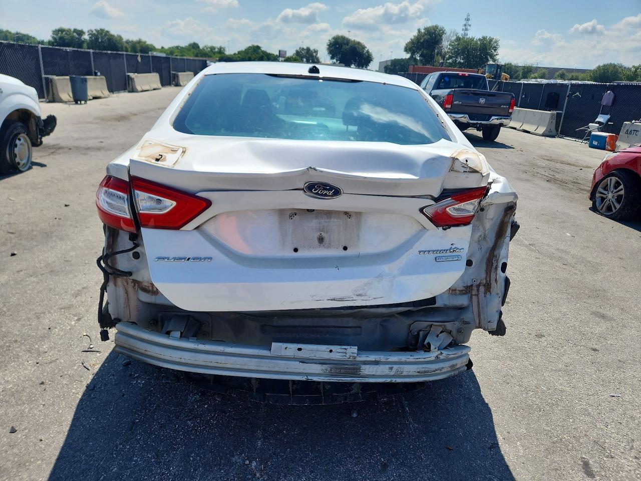 2014 Ford Fusion Titanium White vin: 3FA6P0K9XER102825