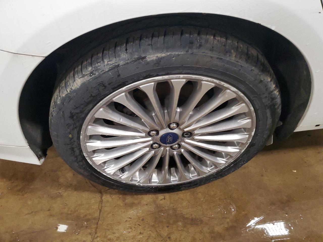 2016 Ford Fusion Titanium White vin: 3FA6P0K9XGR135469 Damage: Right Rear Wheel, Curb Rash, > 12 Inches