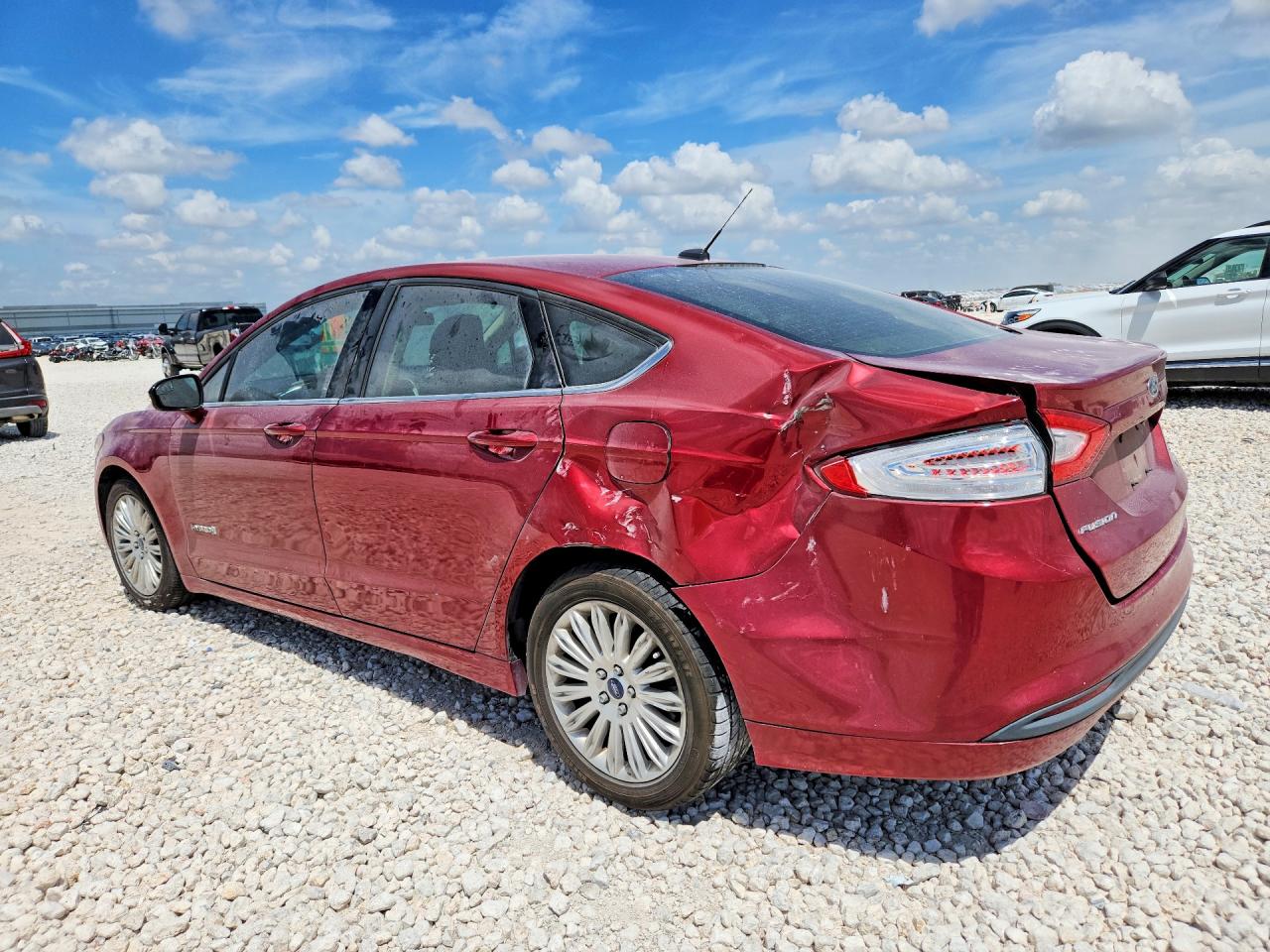 2013 Ford Fusion Red vin: 3FA6P0LU0DR342676